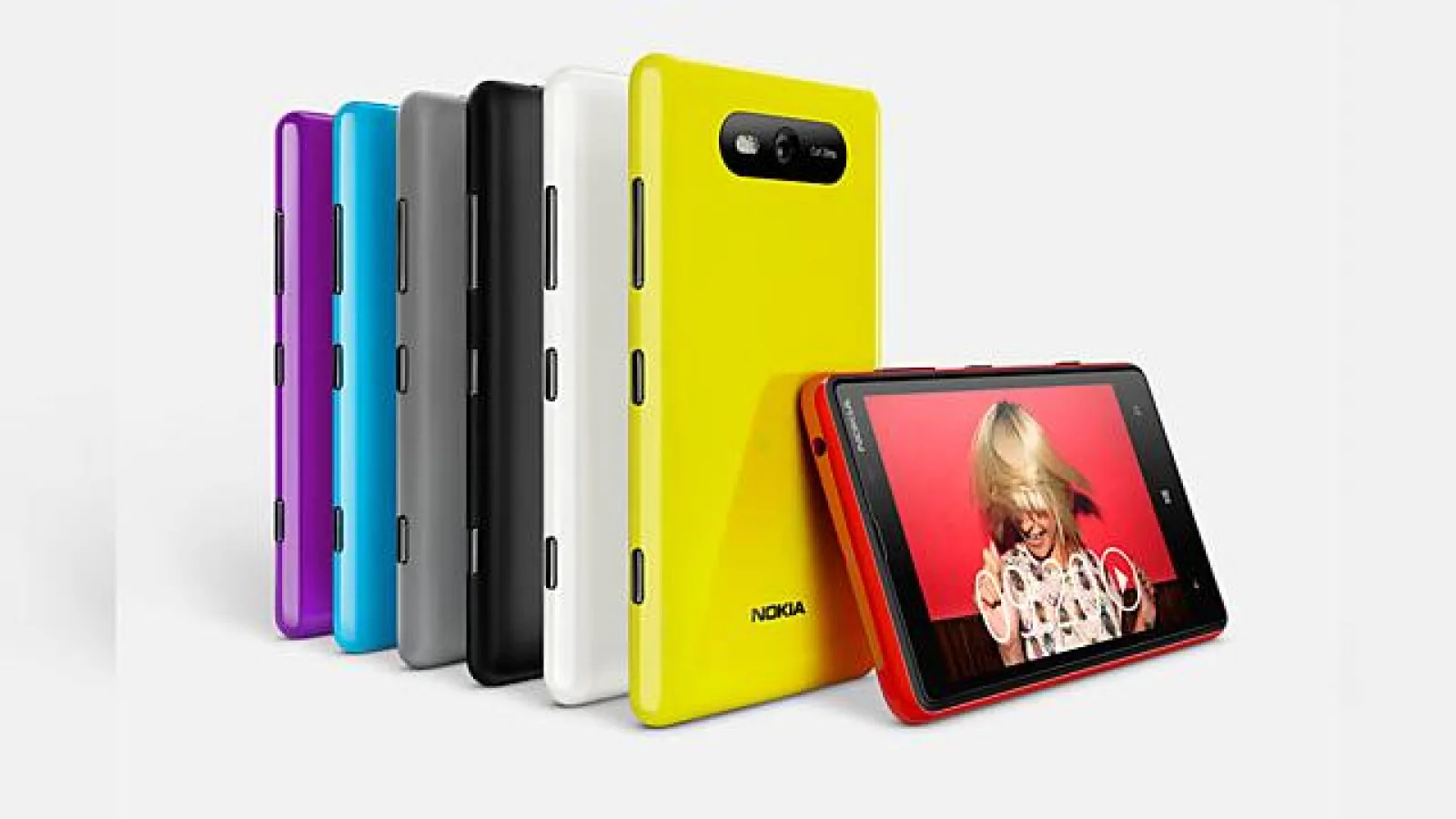Nokia Lumia 820 - detalii complete