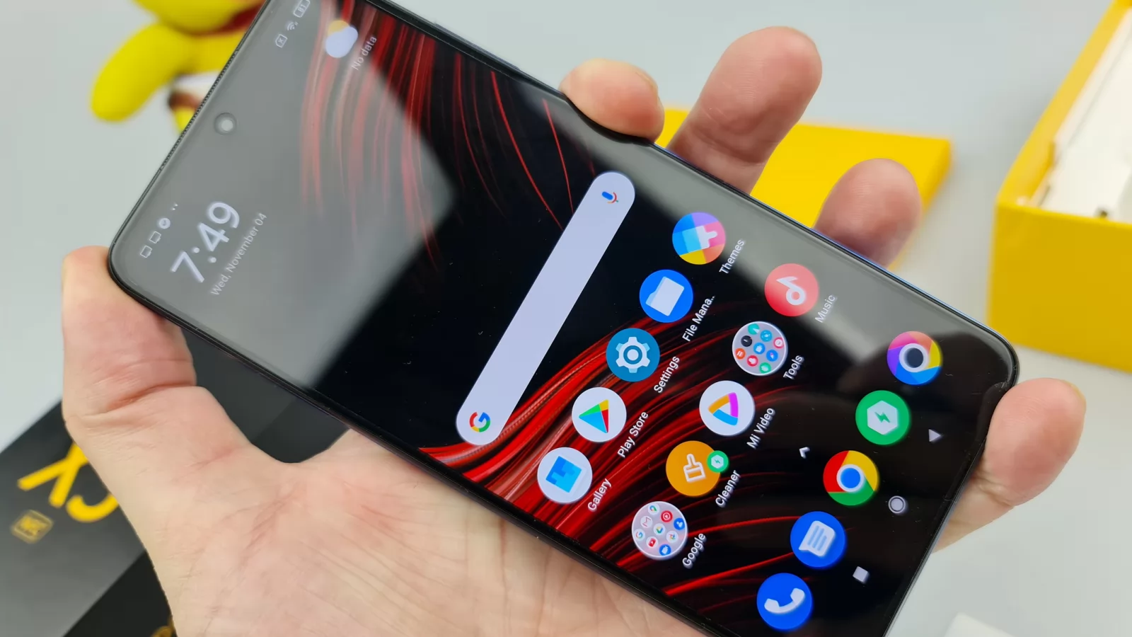 POCO X3 NFC: Design uşor de identificat, DSLR-ul întâlneşte maşina de curse
