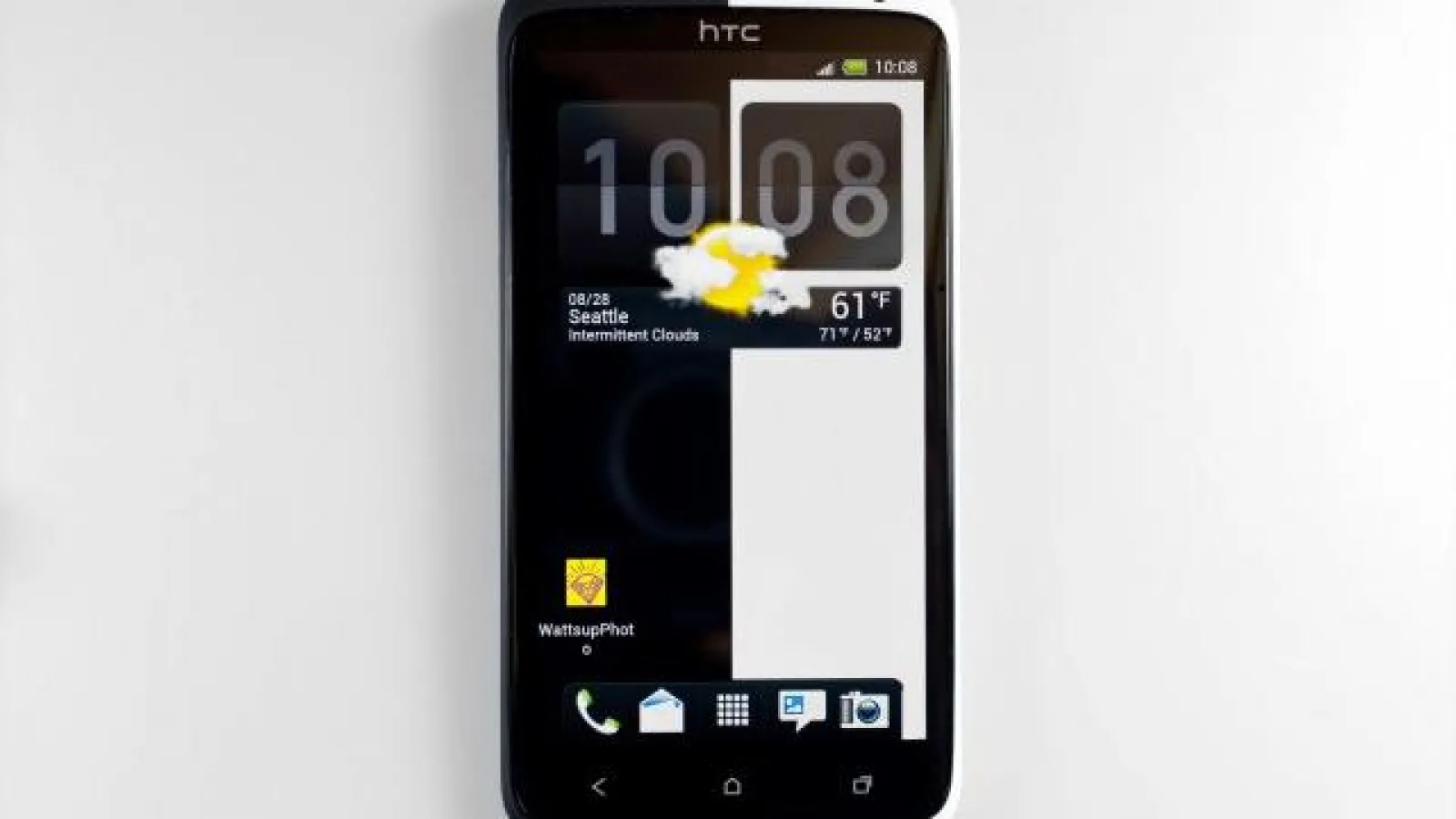 HTC One X jumătate alb, jumătate negru, o personalizare marca Cushnie et Ochs
