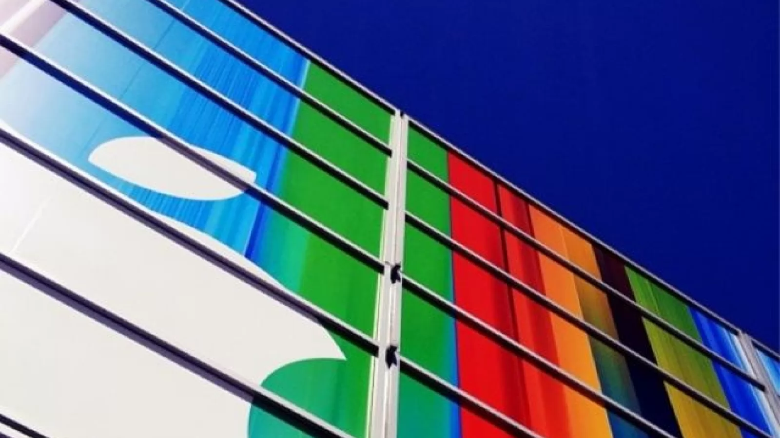 Bannerul colorat Apple de pe clădirea Yerba Buena ar putea ascunde indicii despre iPhone 5 și ecranul său