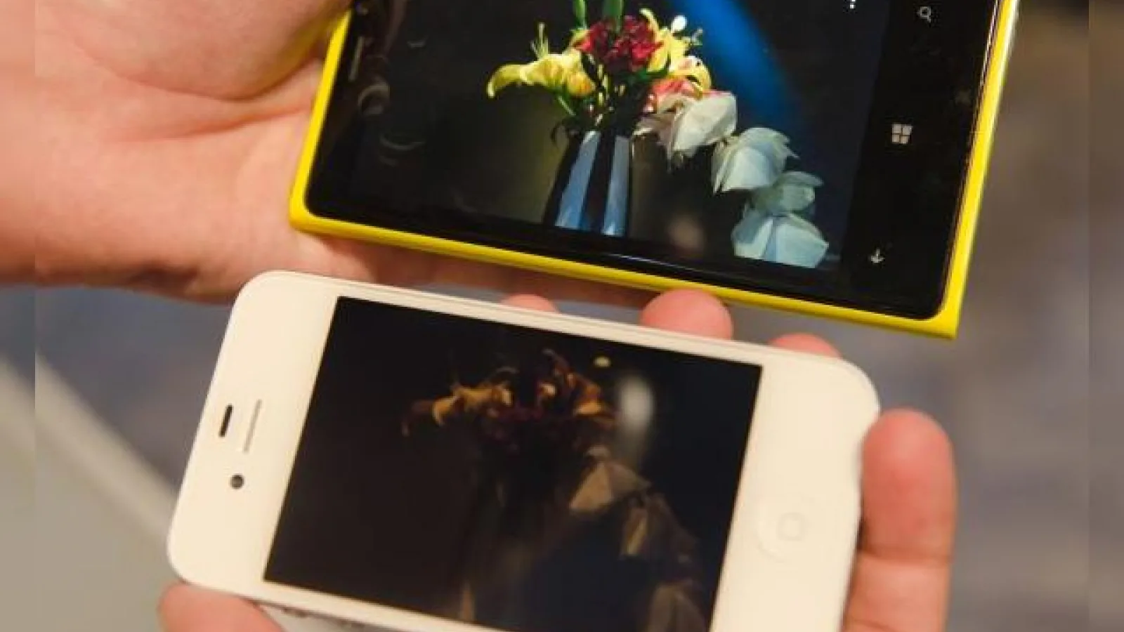 Nokia Lumia 920 vs iPhone 4S În capacitățile foto și video