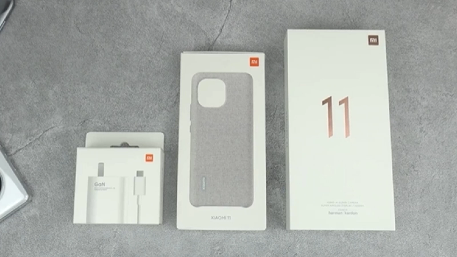 Xiaomi le oferă cumpărătorilor de Xiaomi Mi 11 posibilitatea de a adăuga un încărcător gratuit la comanda telefonului