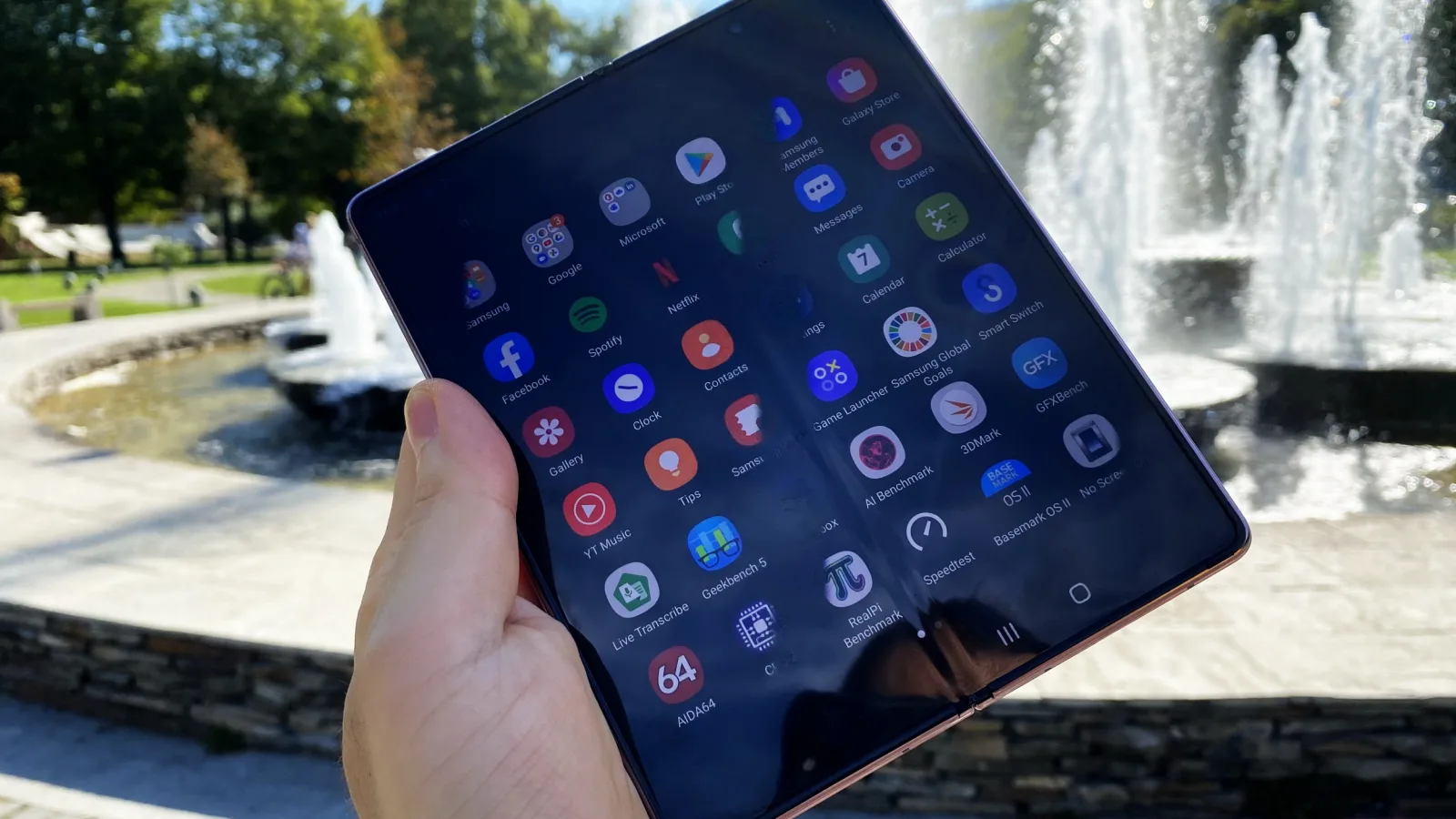 Samsung Galaxy Z Fold 2 5G: OS, UI, aplicaţii cu un multitasking foarte avansat, Flex Mode