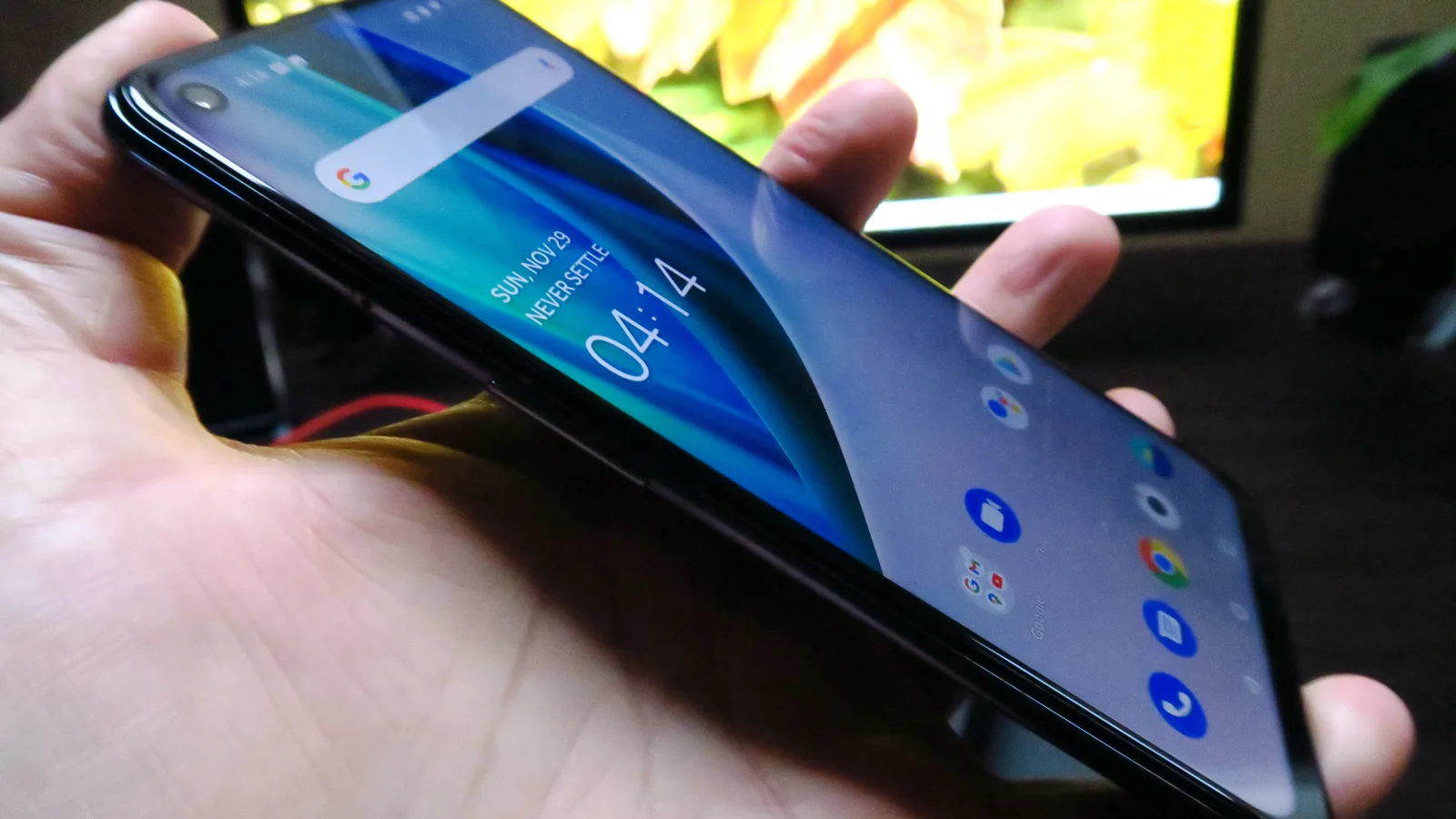 OnePlus Nord N10 5G: Display la care atrage refresh rate-ul, poate culorile