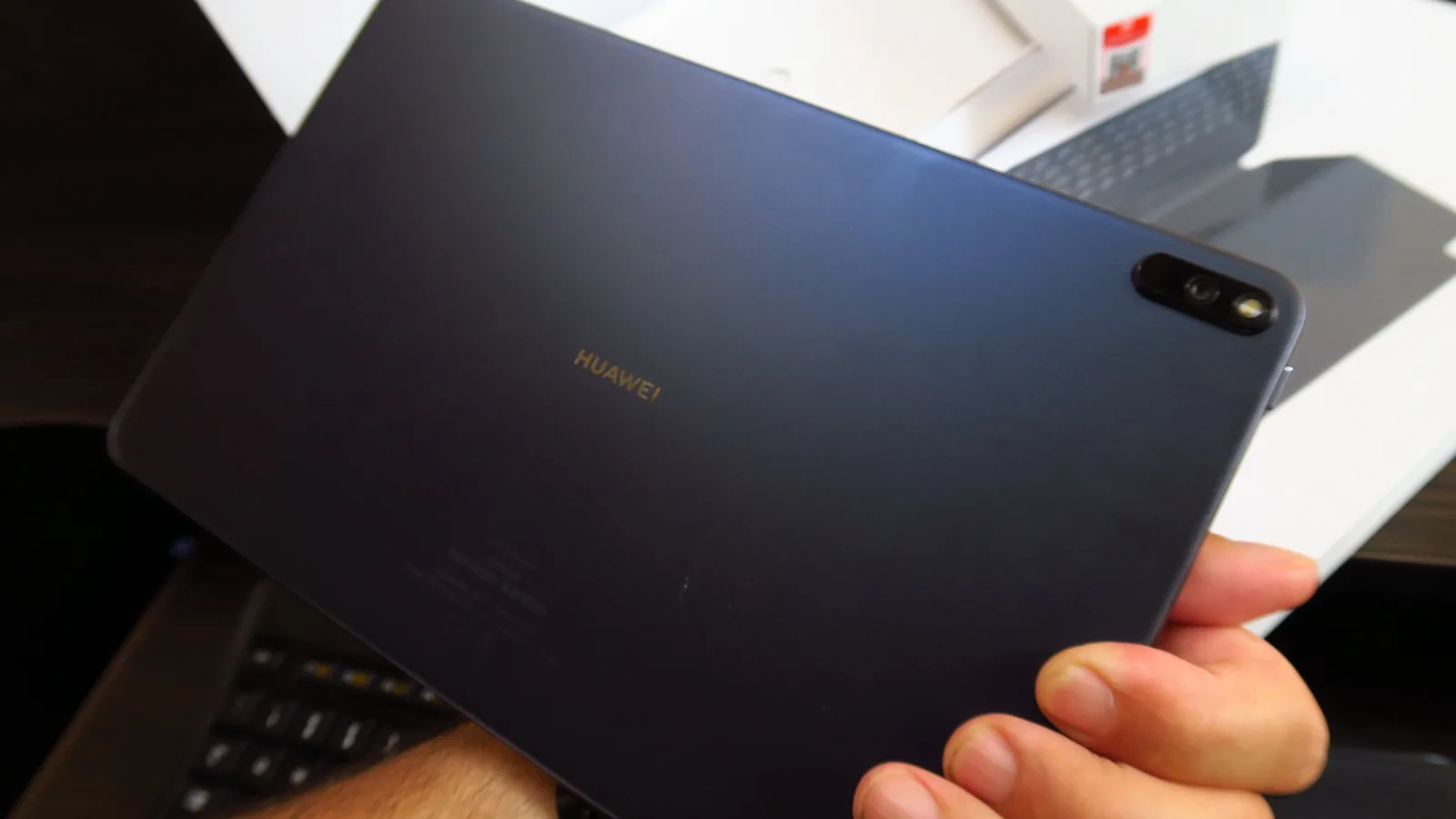Huawei MatePad Pro: Camera de telefon midrange adusă pe o tabletă premium