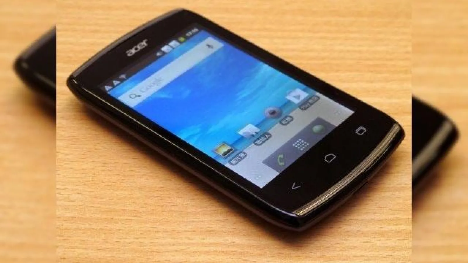 Telefon Acer Z110 cu Android 4.0 și dual-sim