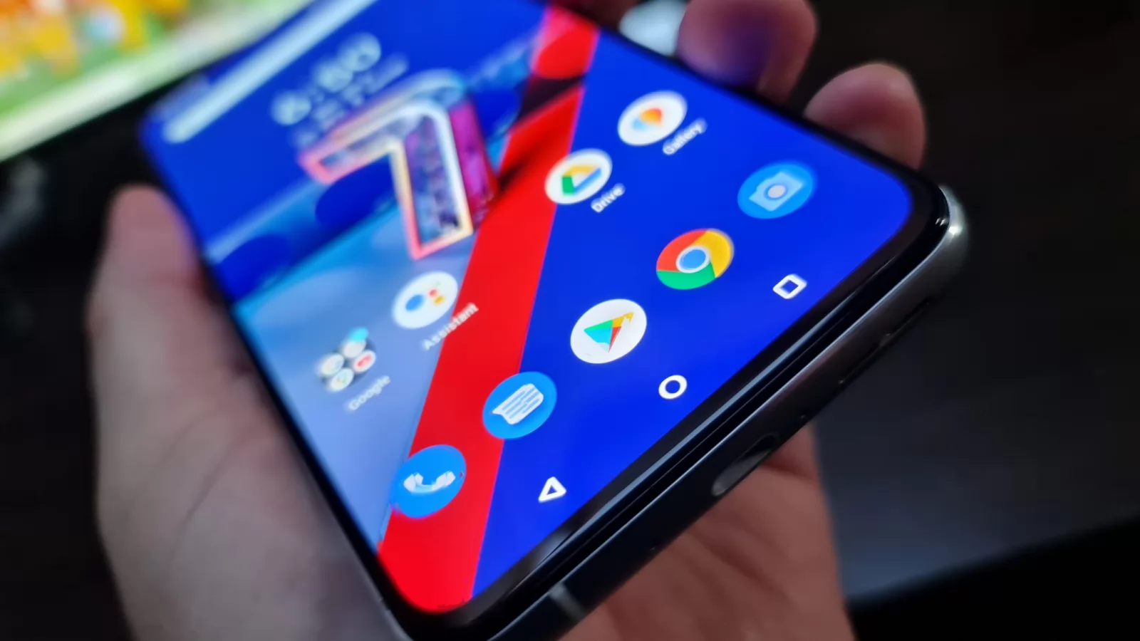 ASUS ZenFone 7 Pro: Display cu 50% mai luminos decât ZenFone 6, Galaxy S20