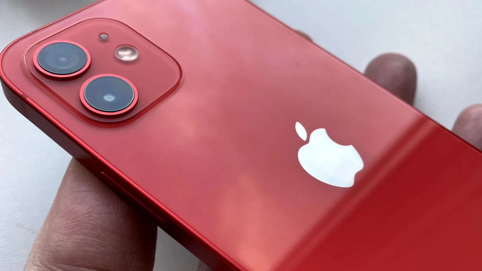 Turul Magazinelor #827: iPhone 12 la aproape 4100 lei, multe căşti noi Lenovo în România, monitoare gaming cu discount