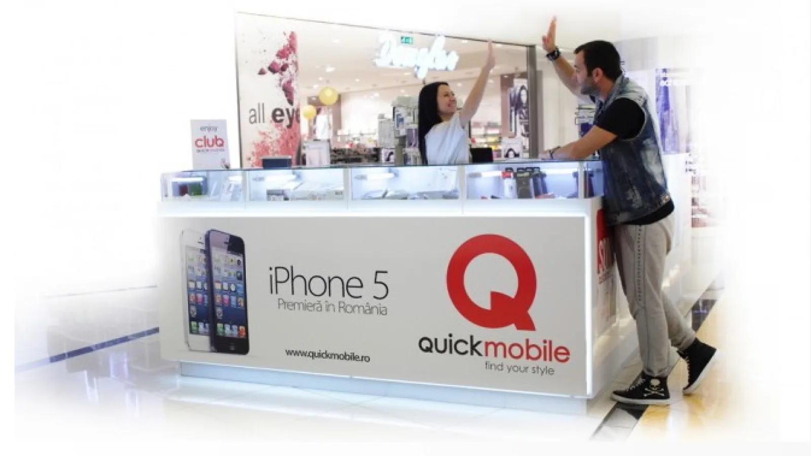 Mihai Morar intră În posesia iPhone 5 În mod oficial prin QuickMobile.ro. Vedetele din România și iPhone 5, scurt rezumat