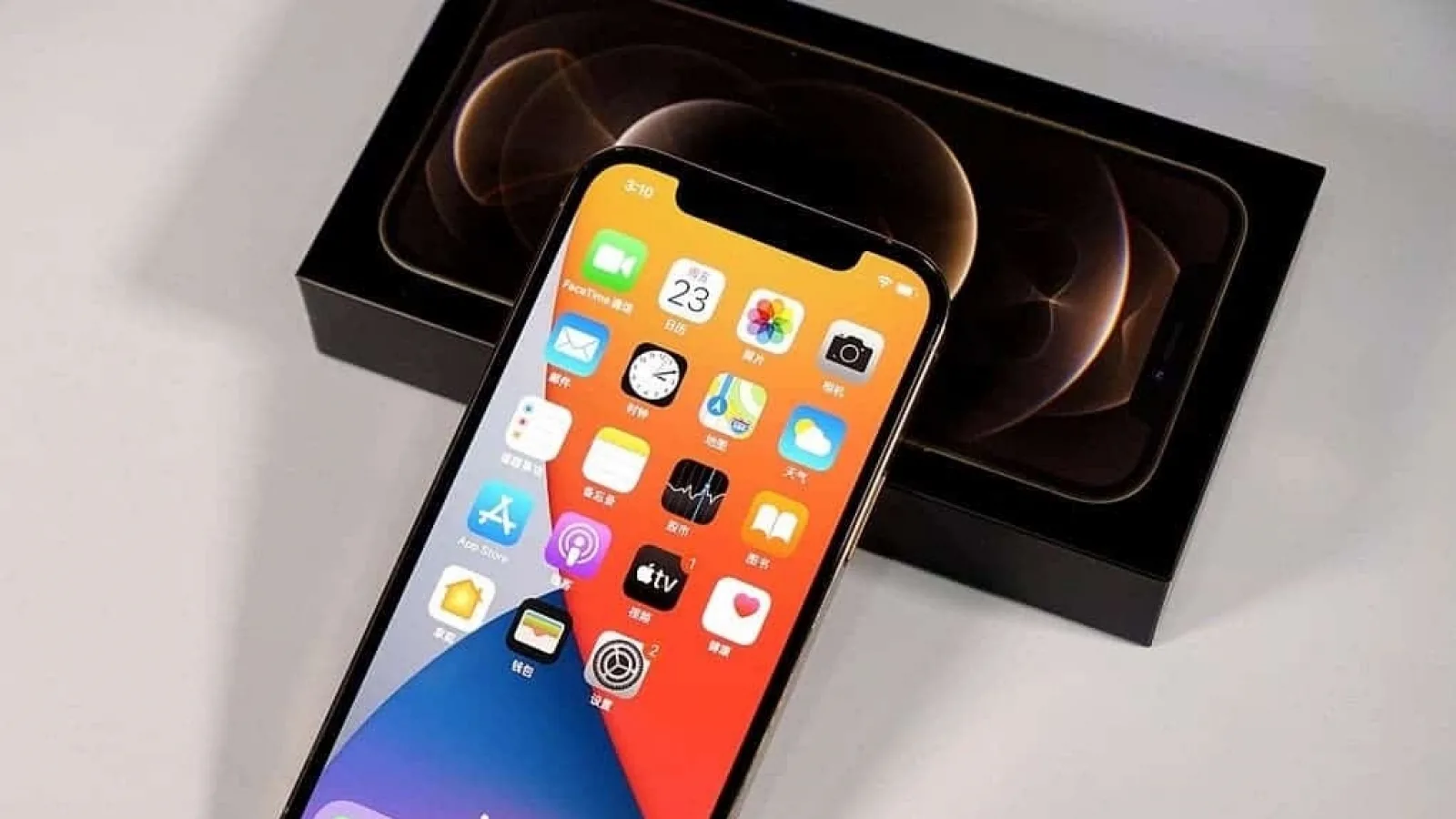 Cu ce profit (în plus) s-a ales Apple prin înlăturarea încărcătorului din cutia lui iPhone 12