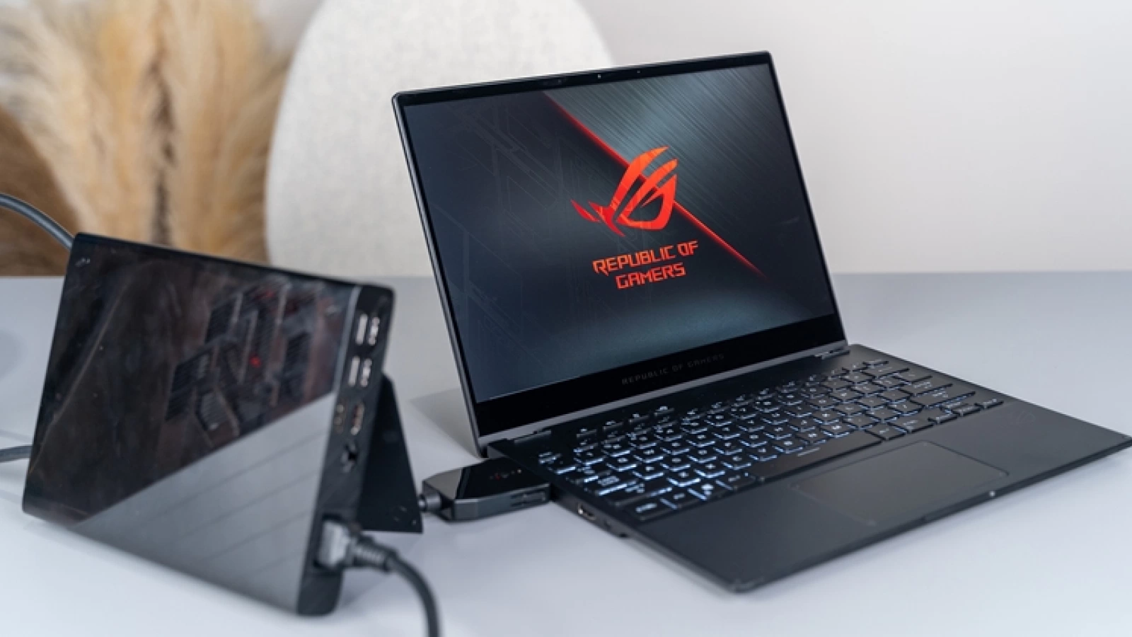 CES 2021: Asus a prezentat Flow X13 - primul laptop de gaming ROG ușor, puternic și convertibil