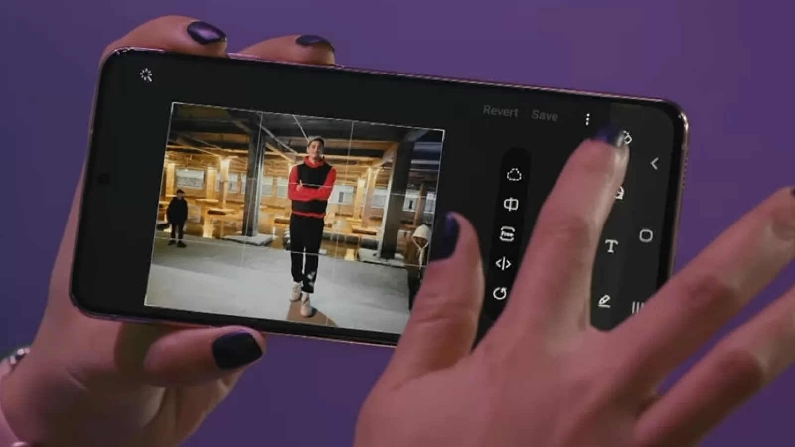 Samsung Galaxy S21 vine cu o funcţie Object Eraser care scoate personajele nedorite din cadru
