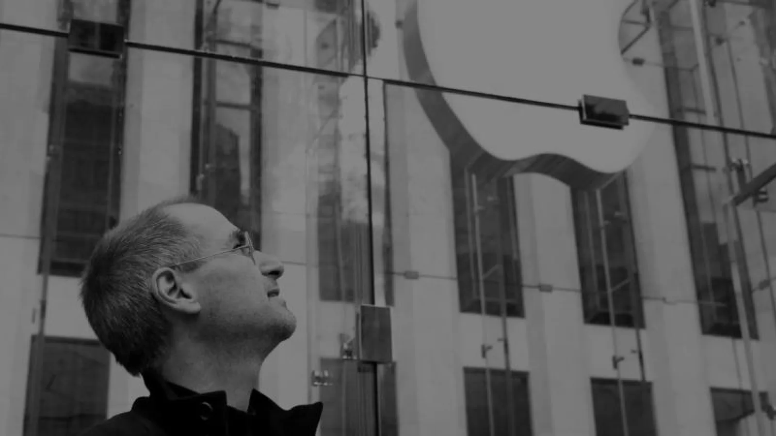 Apple pune un clip de comemorare a lui Steve Jobs pe pagina sa principală de pe web
