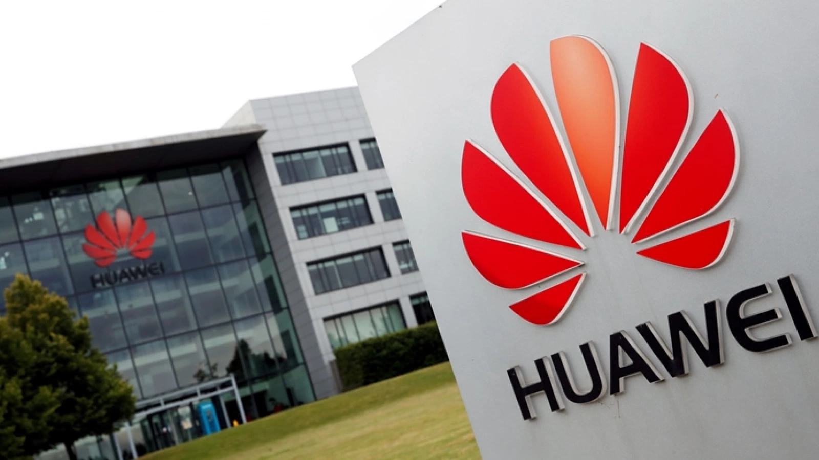 [UPDATE: Declarația reprezentantului Huawei] Huawei ia în considerare posibilitatea de a vinde seriile sale flagship Mate și P