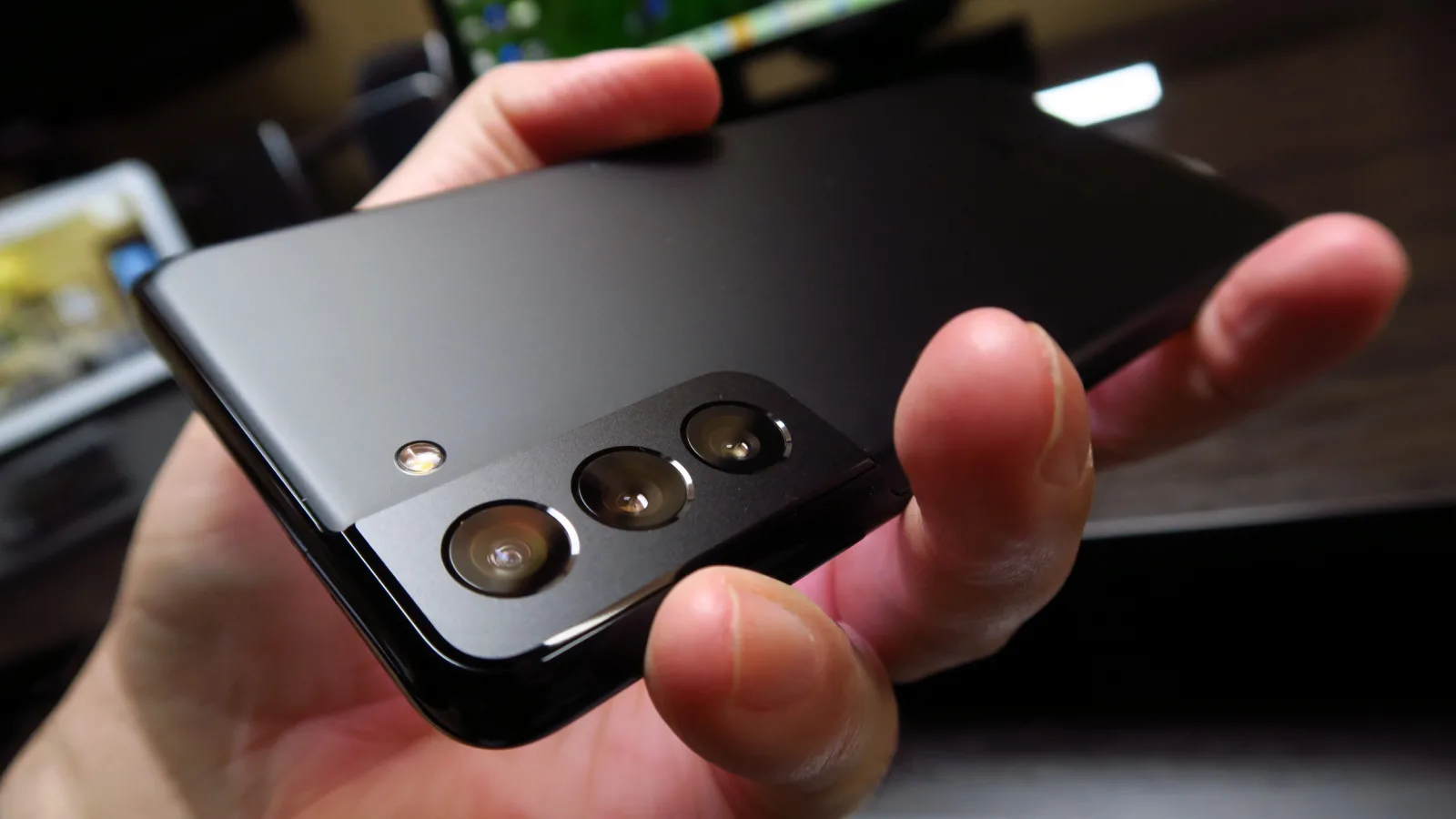 Samsung Galaxy S21+ 5G: Hardware de S20++, cu modificări subtile