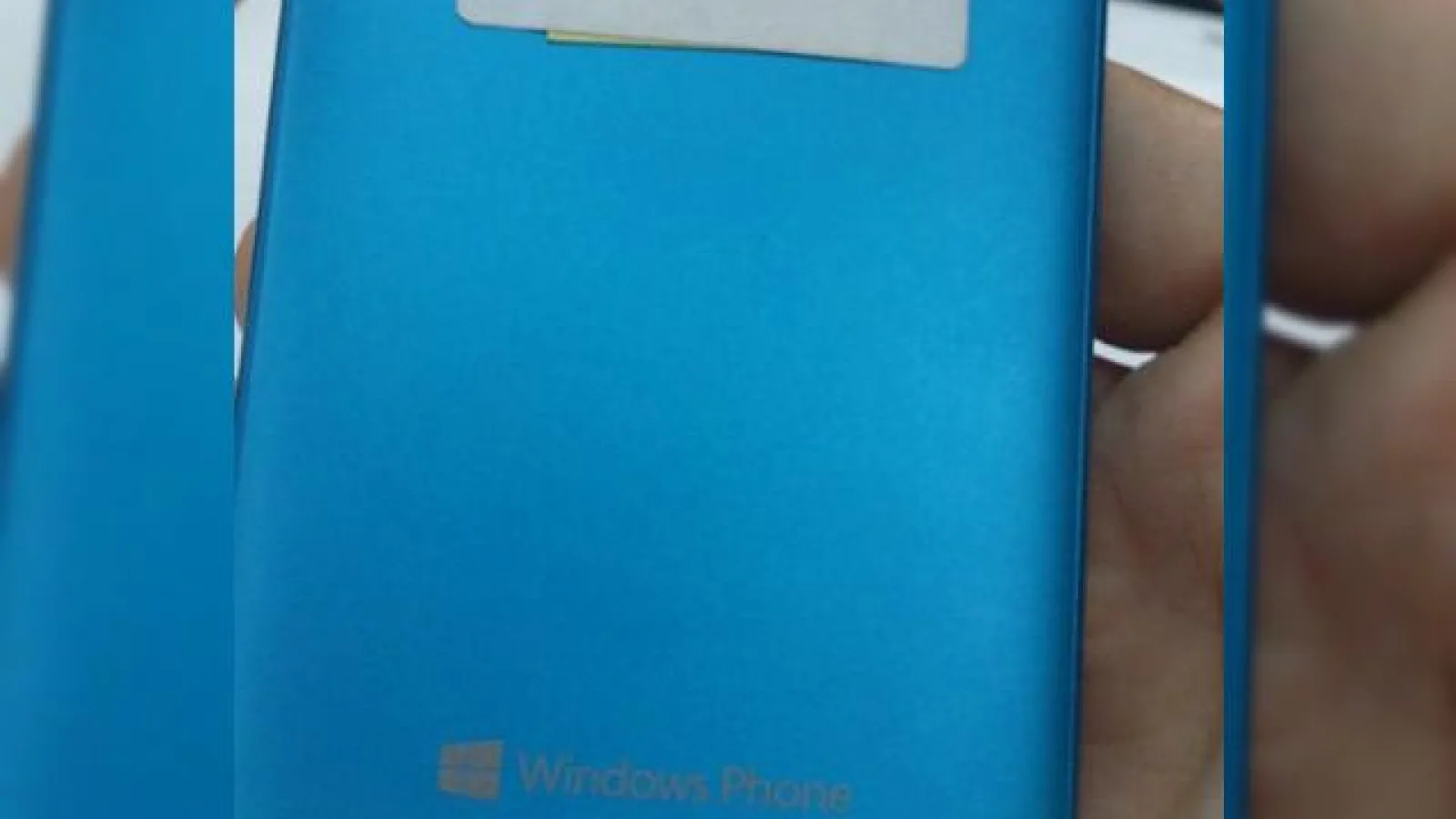 Huawei Ascend W1, un model Windows Phone cu design plăcut, parcă prea similar cu HTC WP8