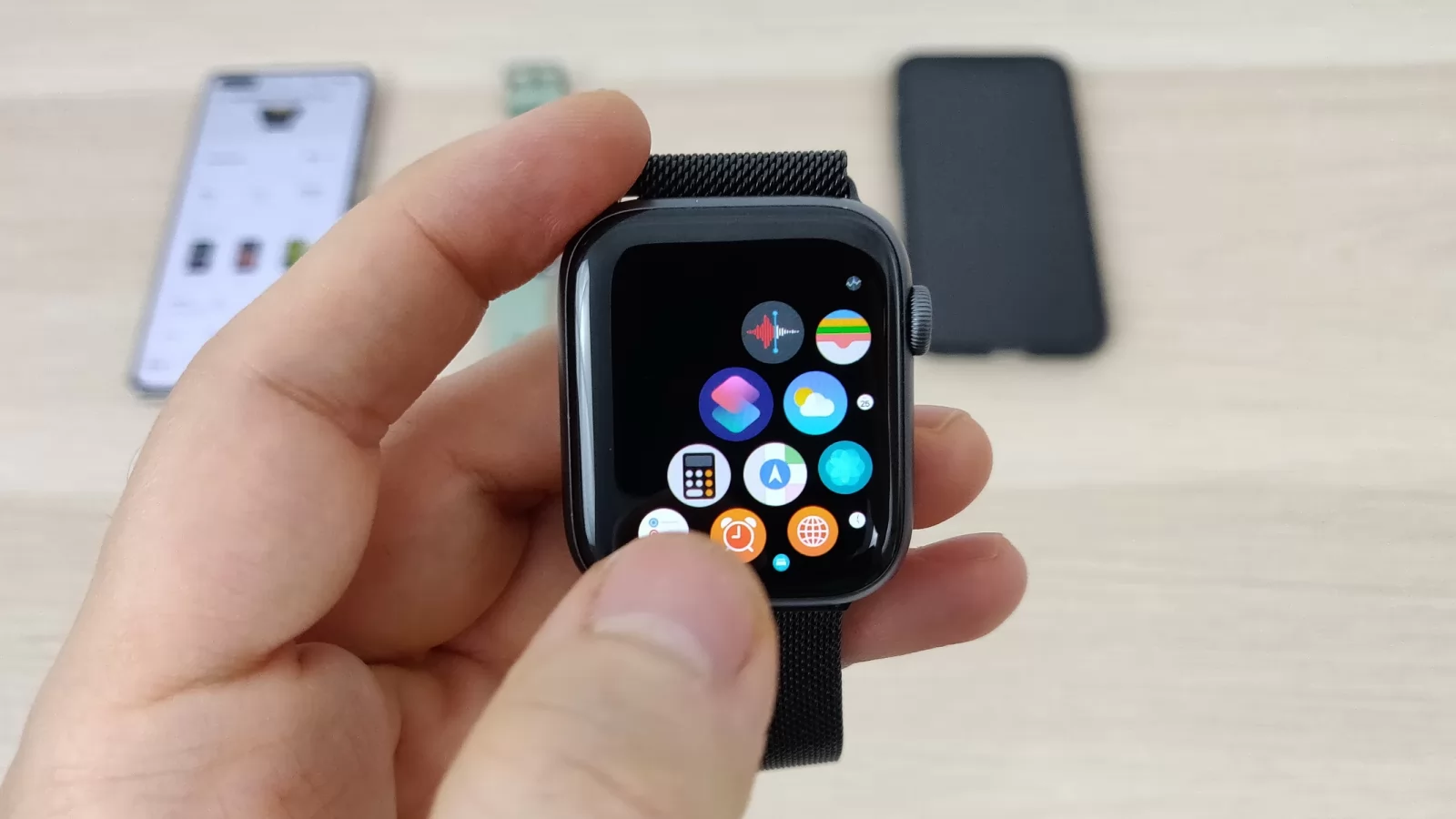10% din totalul utilizatorilor activi de iPhone dețin un Apple Watch; 100 milioane de purtabile livrate global