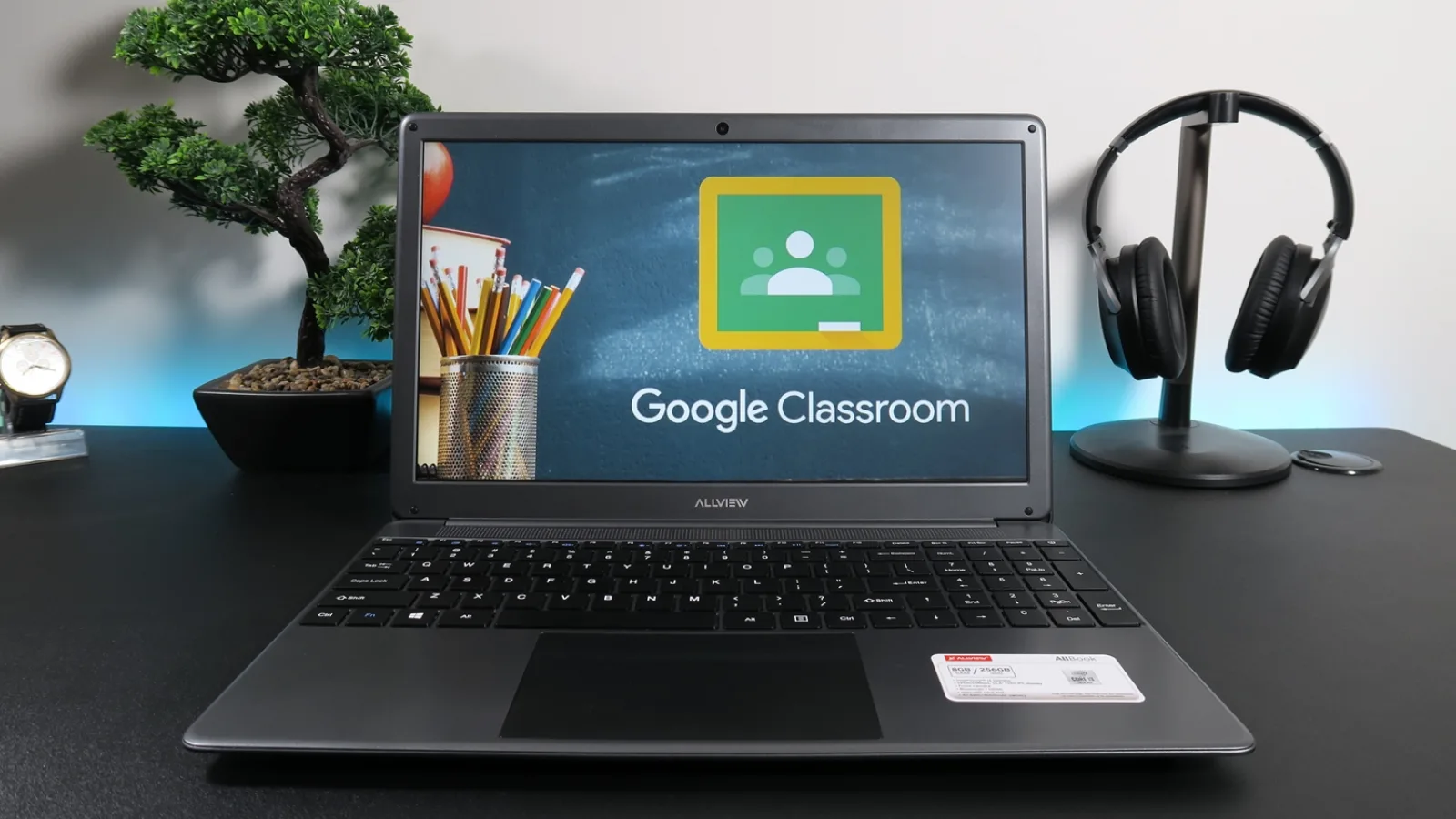 Allview Allbook i Review - Laptop multimedia, versatil, bun pentru școala online și munca de acasă