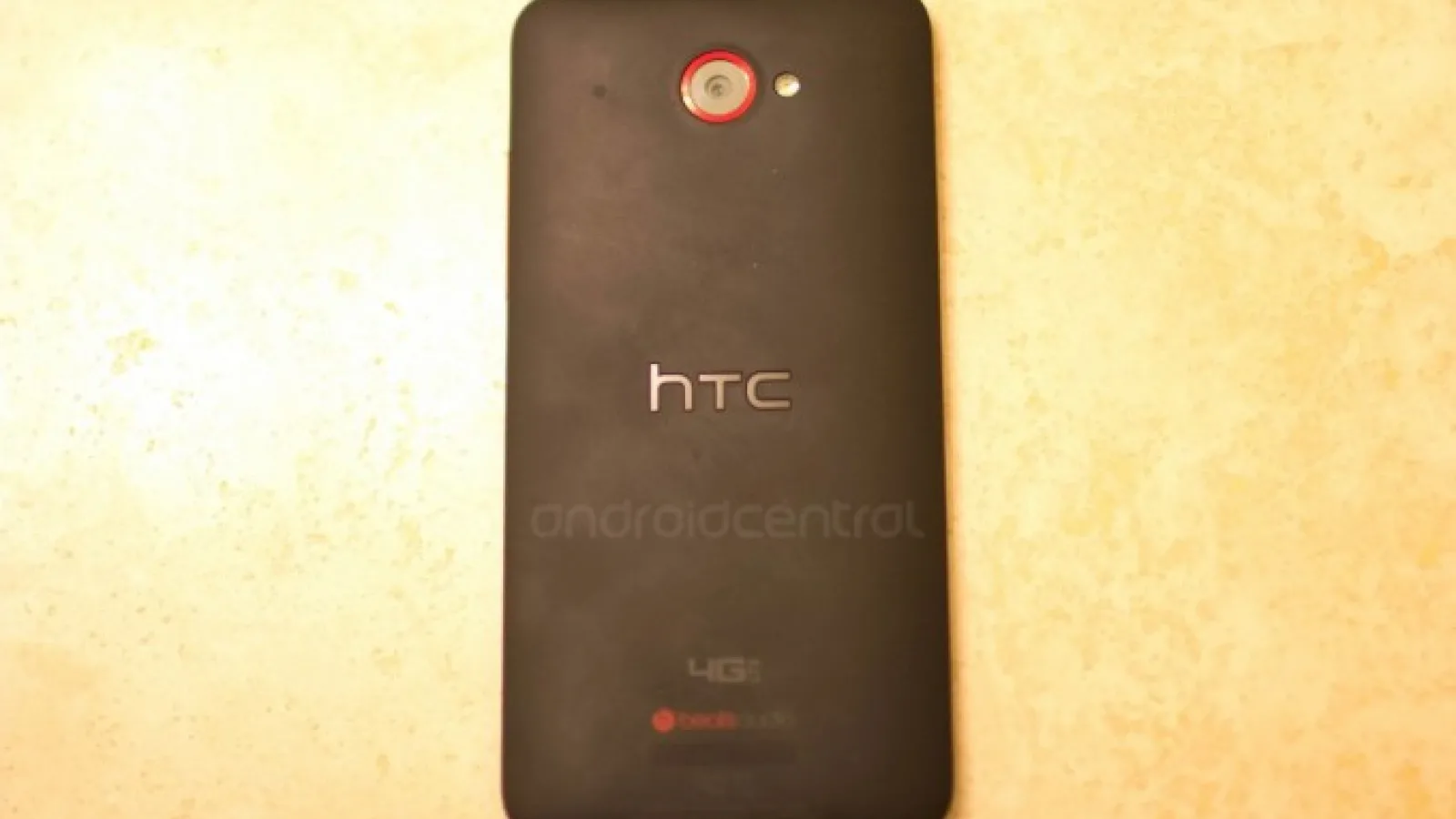 HTC DLX (Delux) apare În primele imagini: phablet HTC cu ecran de 5 inch pentru publicul vestic!