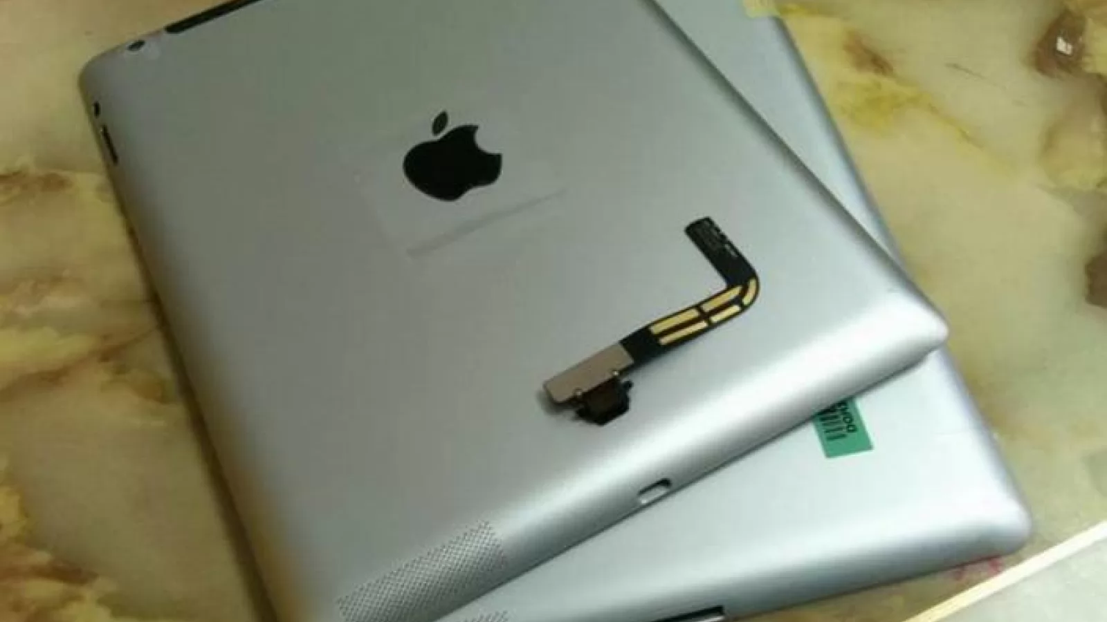 O imagine cu Noul iPad și conectorul Lightning