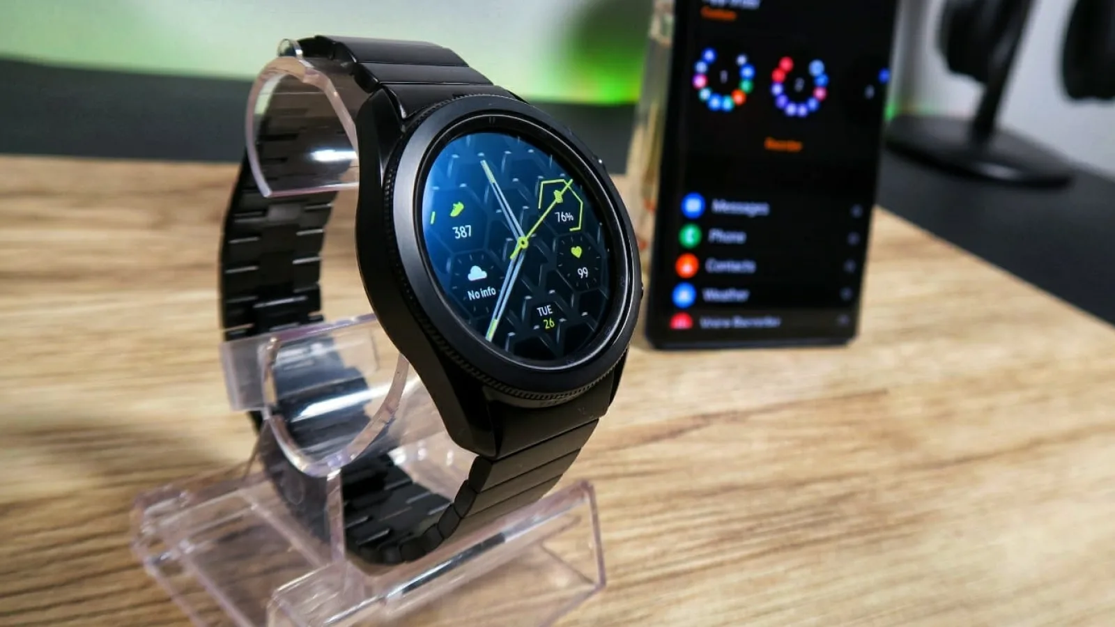 Smartwatch-urile pregătite de Samsung apar sub numele de cod "Wise" și "Fresh", sugerând o schimbare - trecerea la Wear OS