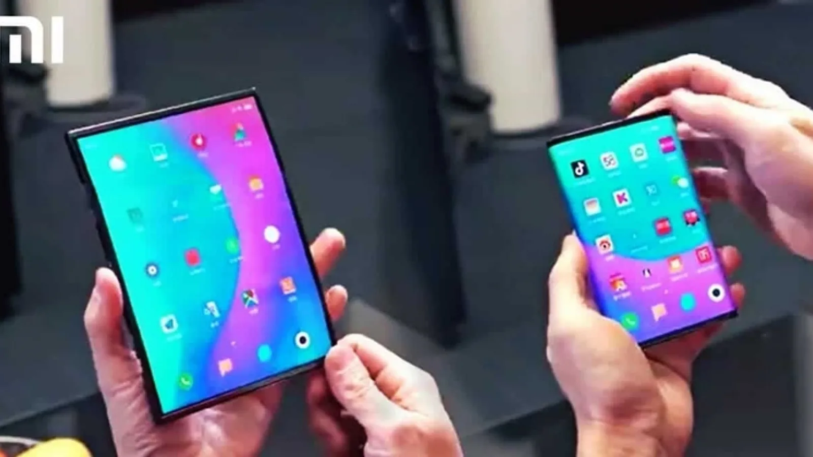Primul telefon pliabil Xiaomi ar urma să fie lansat în martie, cu un preţ ceva mai accesibil