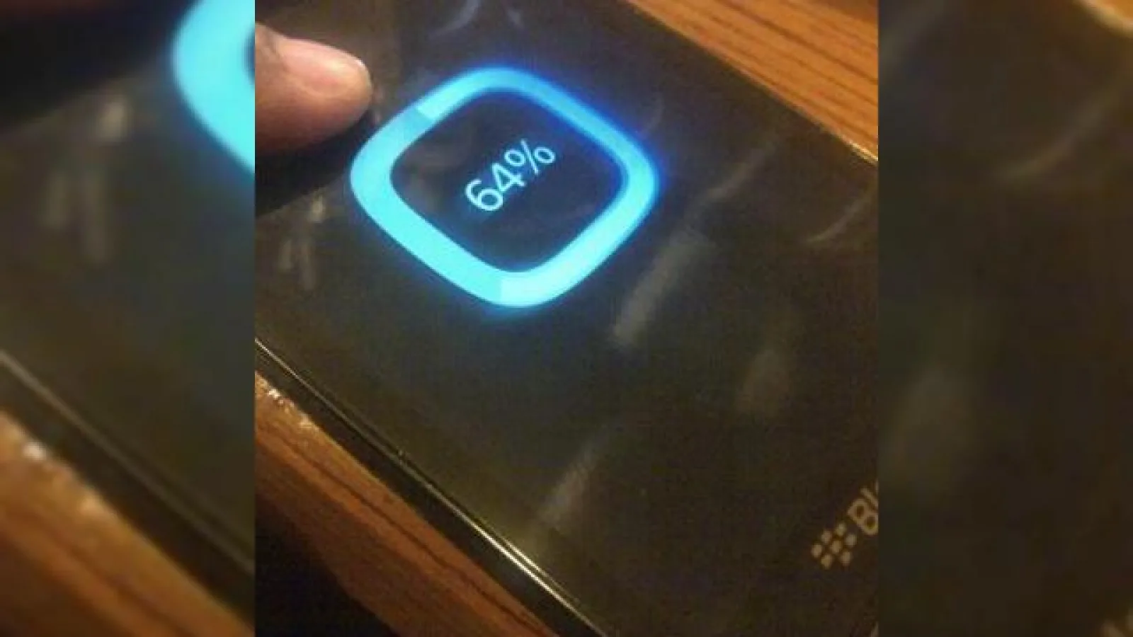 BlackBerry 10 și ecranul de pornire sau boot ce apare Într-o imagine