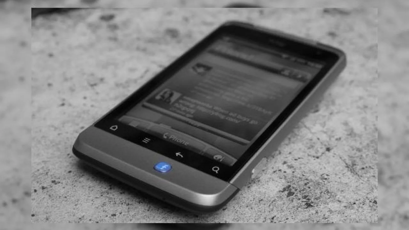 Zvon repetat: Telefonul Facebook va fi fabricat de HTC