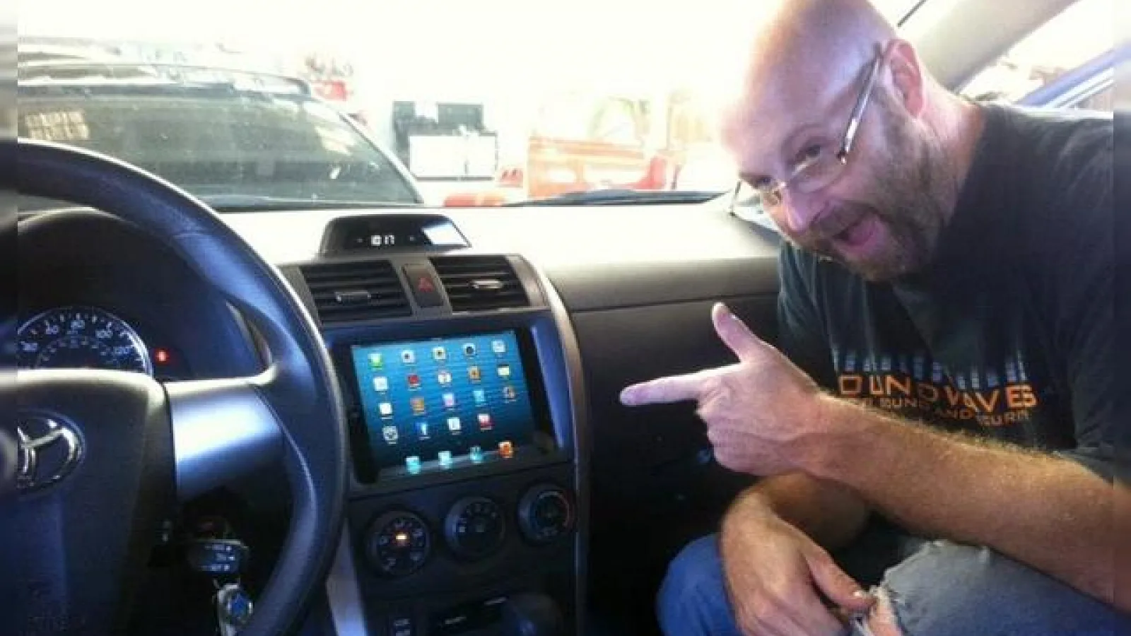 iPad Mini deja instalat Într-un bord de automobil În SUA (Video)