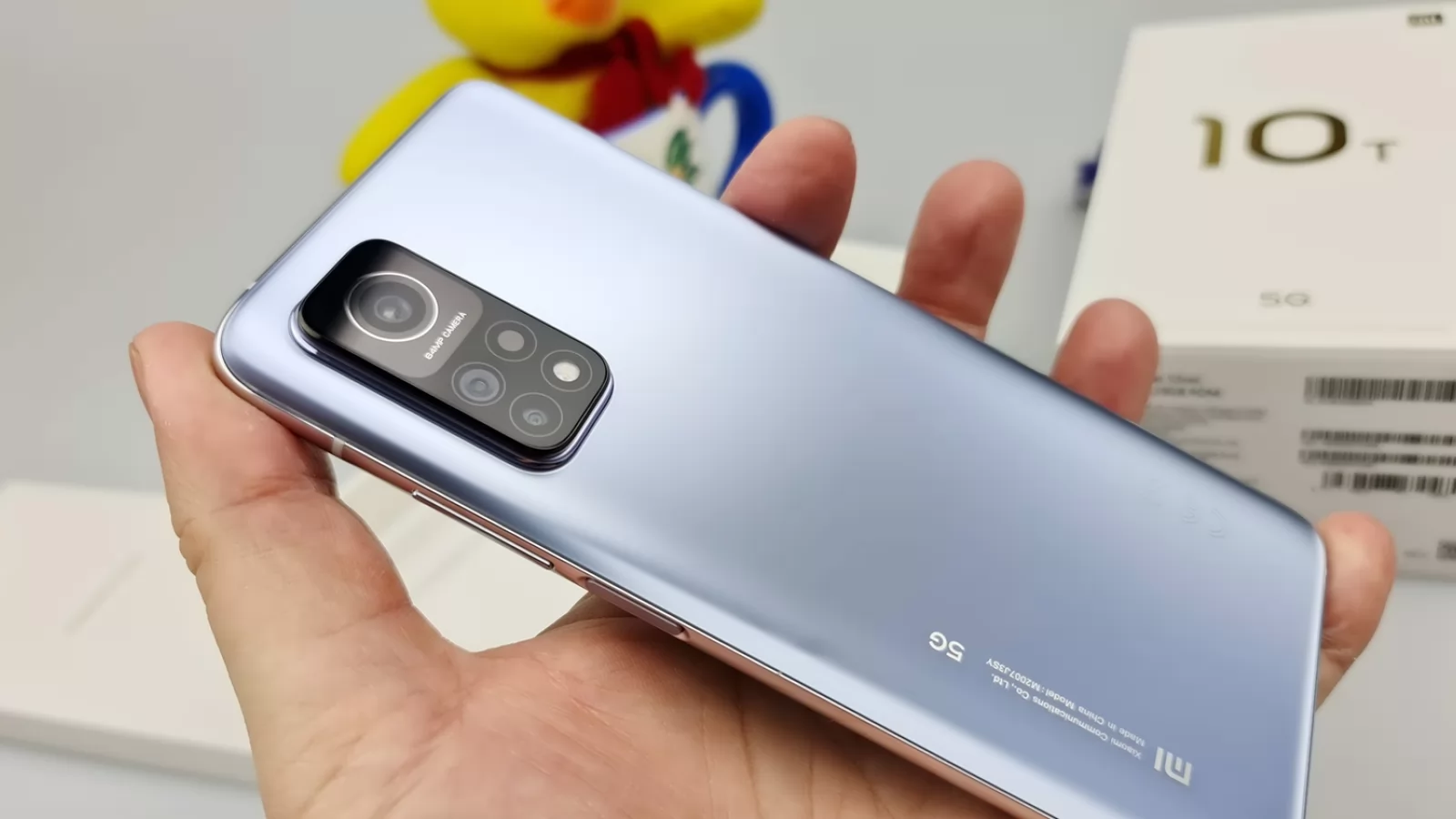 Xiaomi Mi 10T 5G: Design premium, dar masiv, corp uşor alunecos