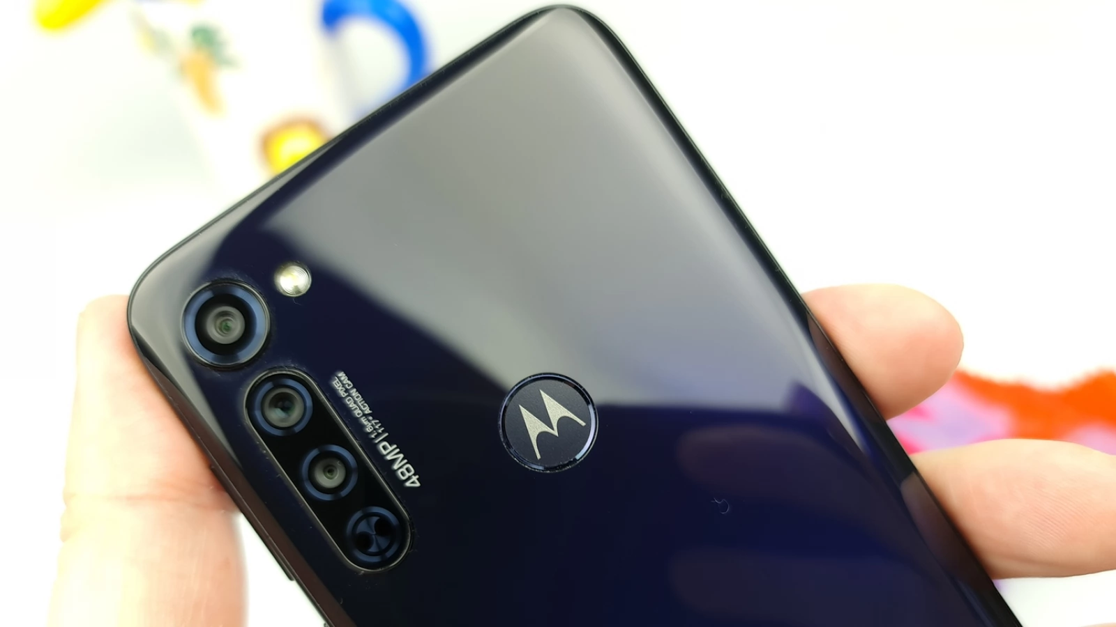Motorola Moto G Pro: Design familiar, solid construit, cu o nuanţă atractivă