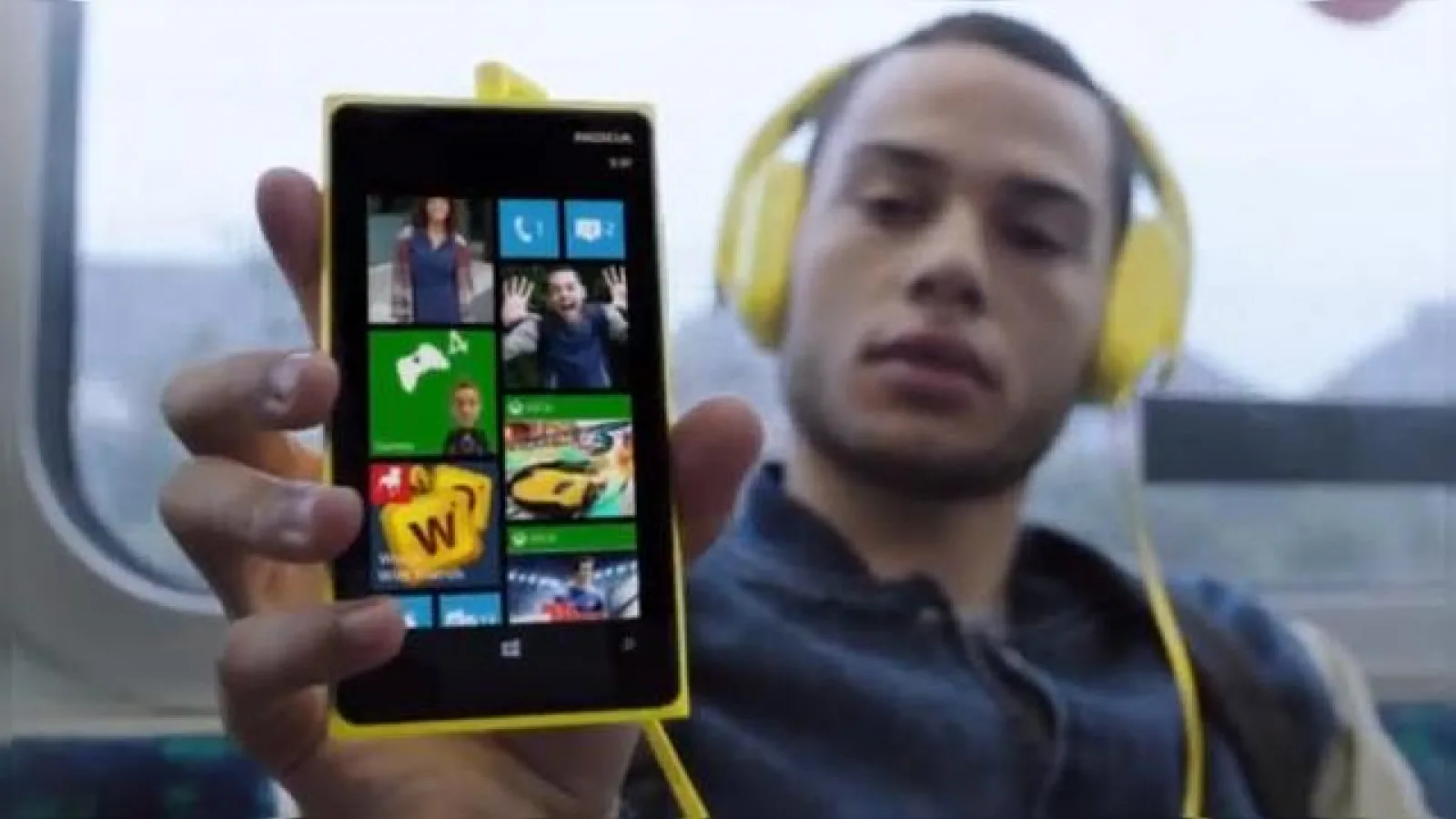 Noua reclamă la Windows Phone de la Microsoft seamănă cu cea pentru Galaxy Nexus de anul trecut (Video)