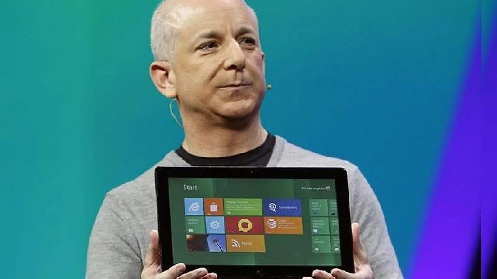 Steven Sinofsky, șeful inițiativei Windows 8 pleacă de la Microsoft
