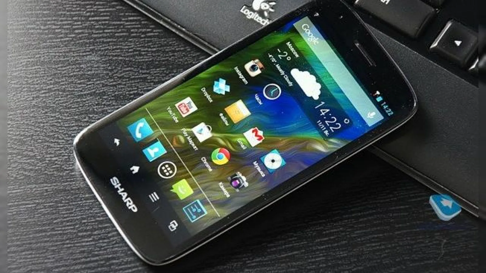 Sharp Aquos SH930W, telefon cu ecran 1080p și dotări midrange primește review În Rusia