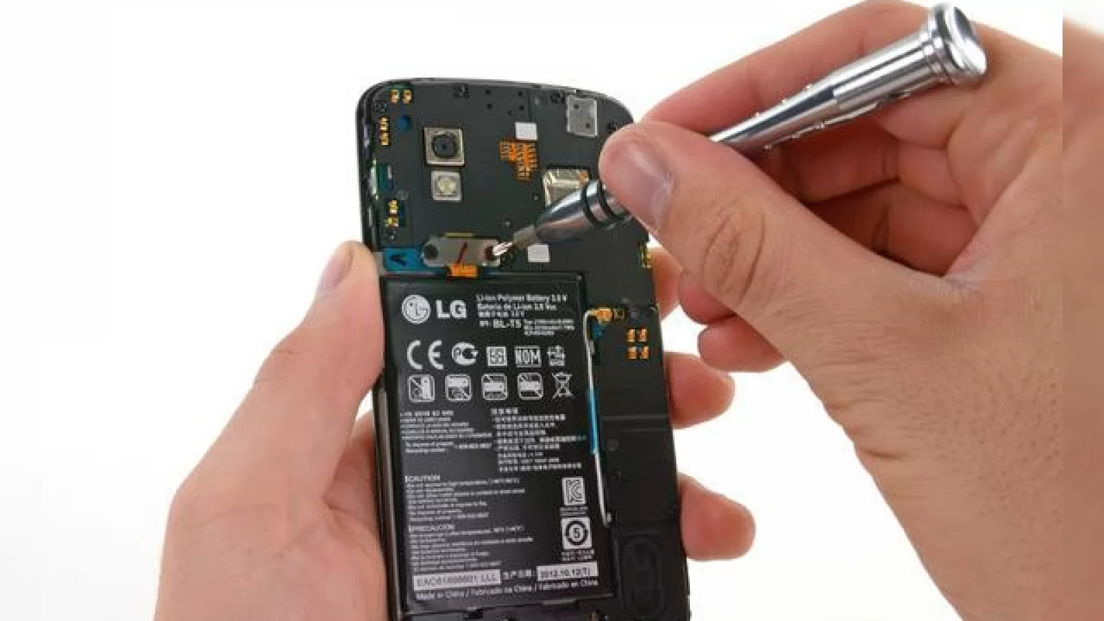 LG Nexus 4 demontat complet de iFixit; În mod surprinzător vine cu chip 4G LTE