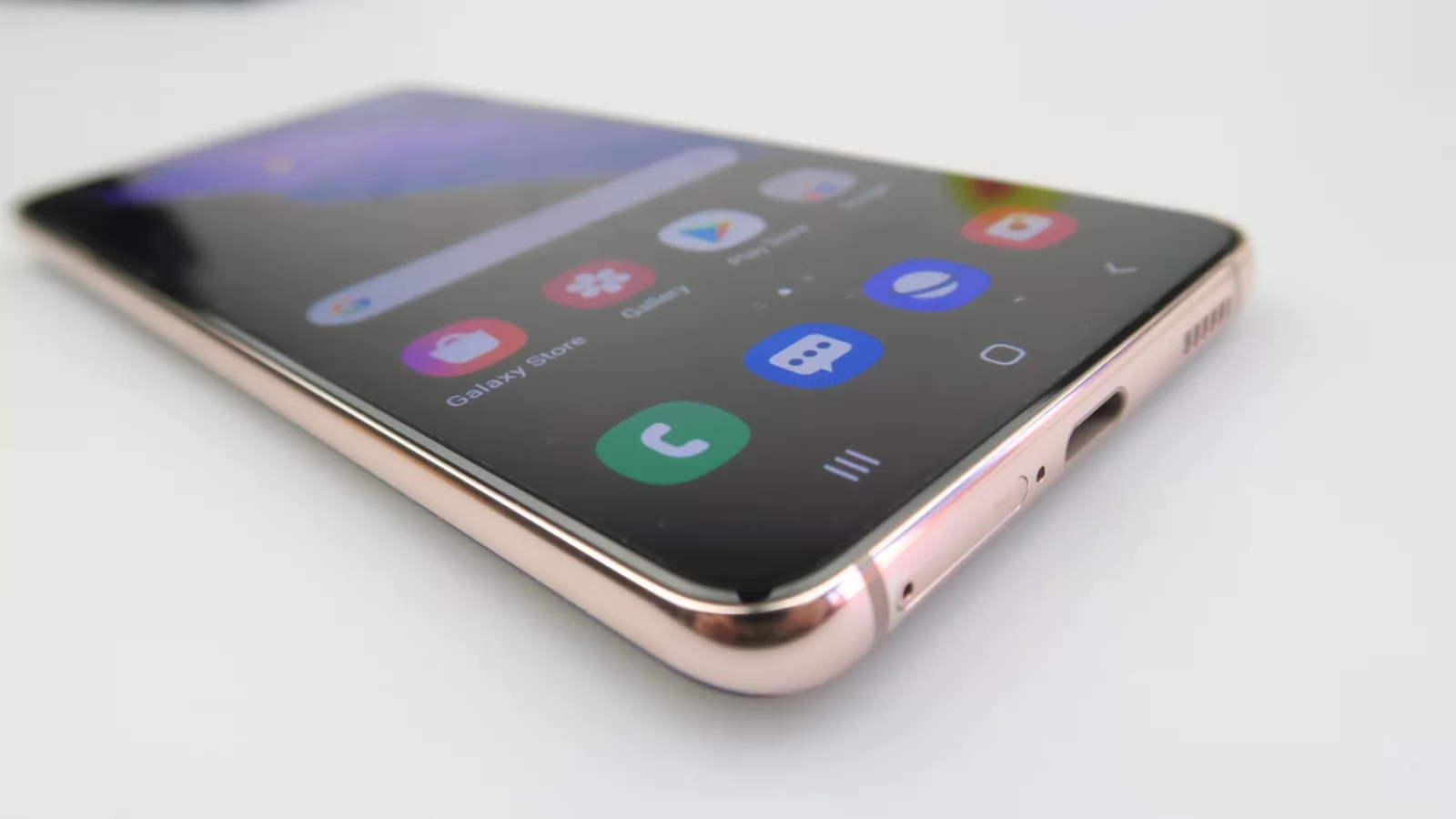 Samsung Galaxy S21 5G: Acustică bună la jocuri, volum peste S20