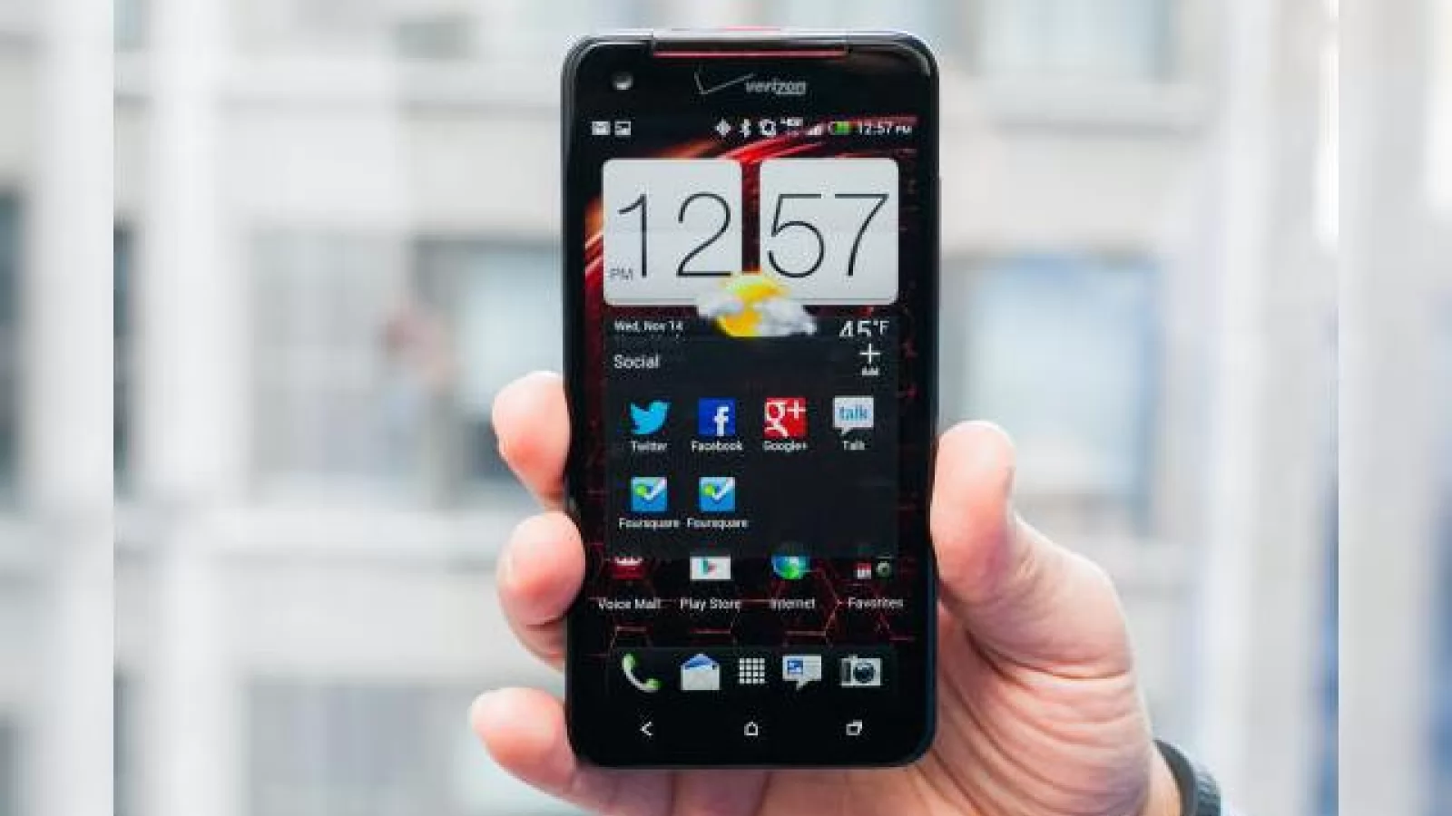 Primele review-uri ale lui HTC Droid DNA: ecran excelent, baterie dezamăgitoare, performanta fantastică