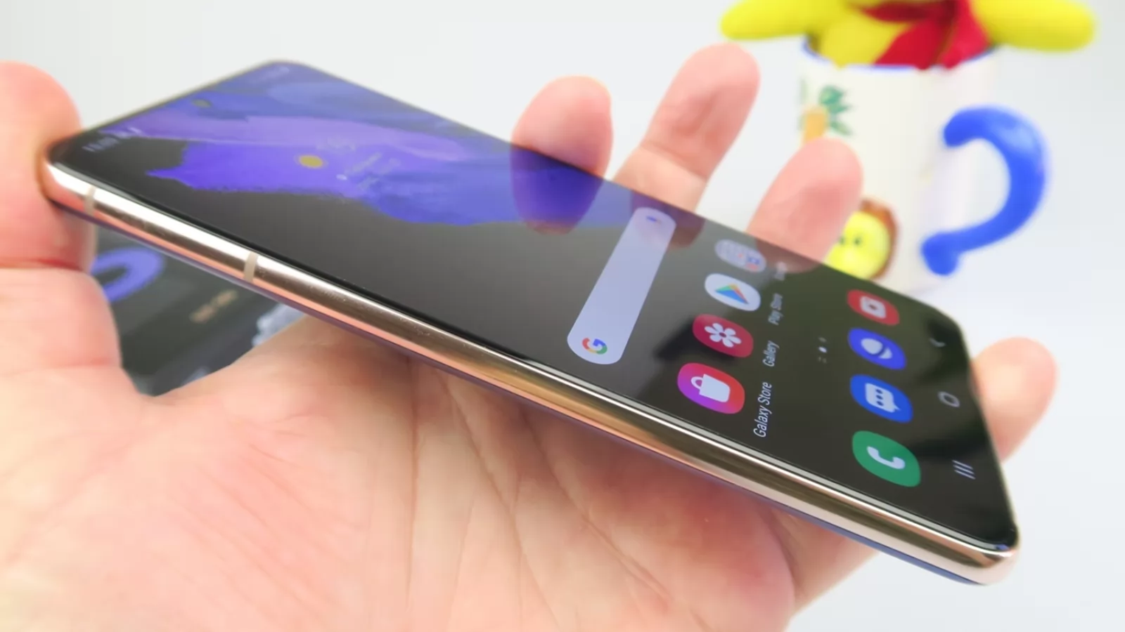 Samsung Galaxy S21 5G: Display de calitate, acum cu refresh rate adaptiv, Eye Comfort Shield