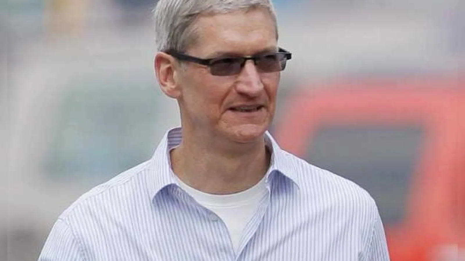 Tim Cook de la Apple a fost numit cel mai bine plătit CEO din America