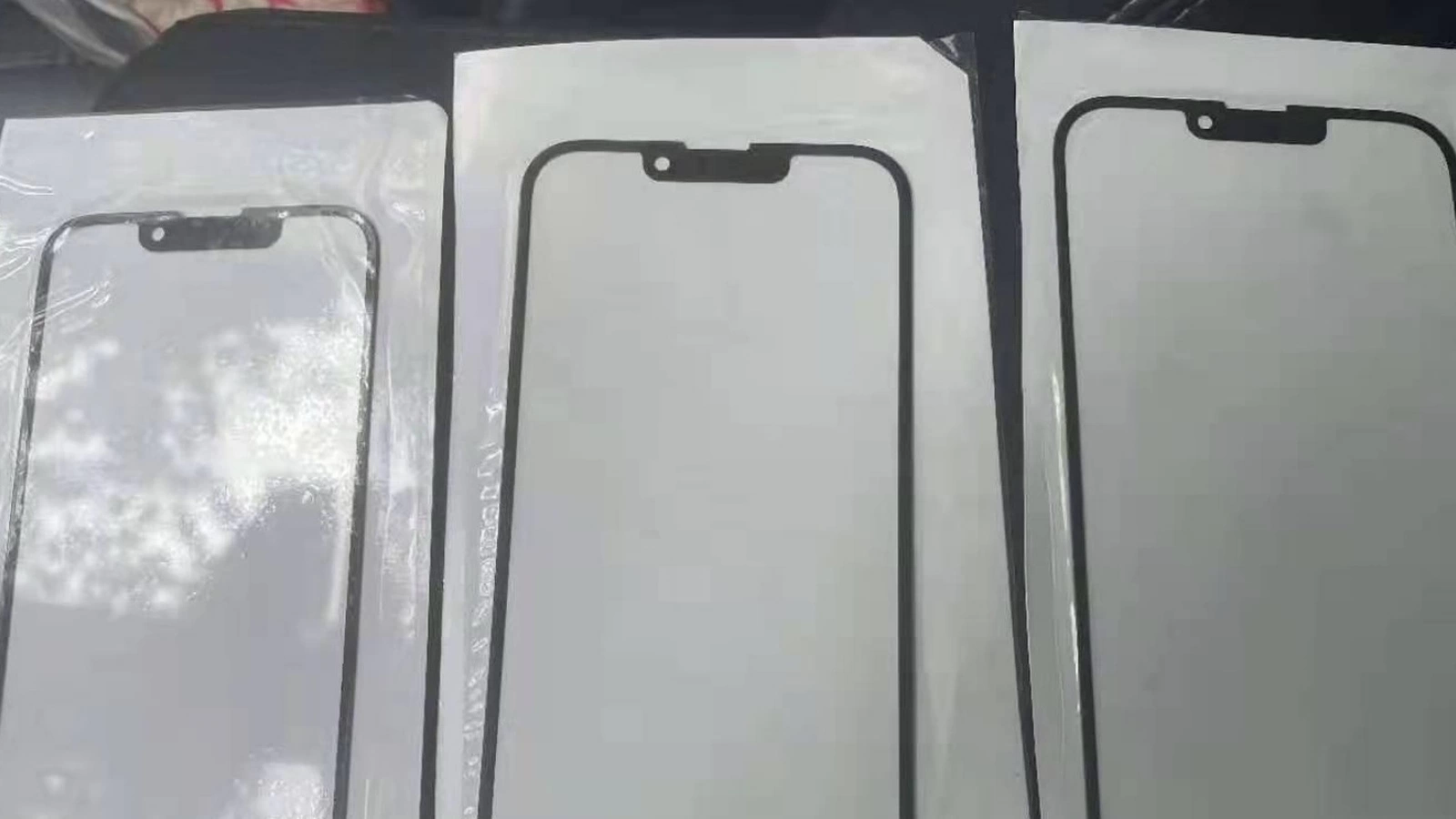 Apple va aduce display-uri LTPO de 120Hz pe iPhone 13 Pro/Pro Max; Vedem și protecții de ecran cu notch mai mic