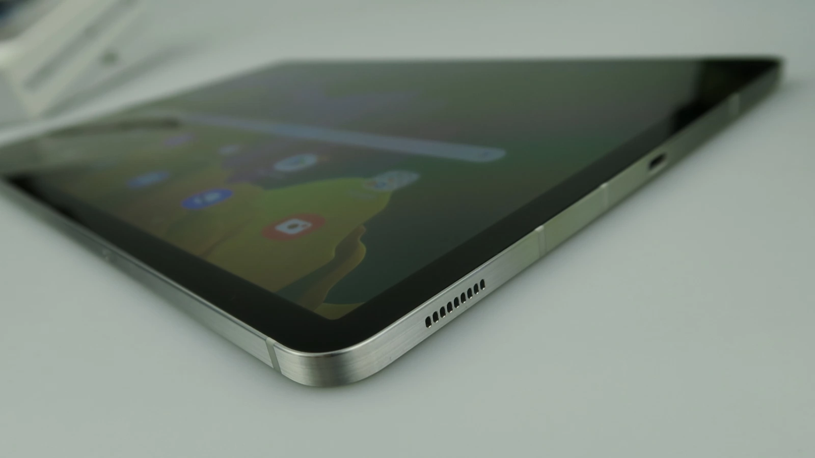 Samsung Galaxy Tab S7+ 5G: Acustică quad fantastică, bate multe laptopuri