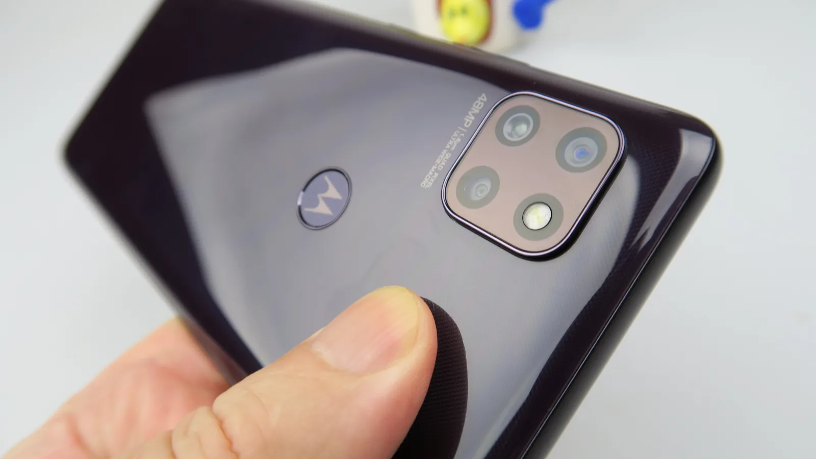 Motorola Moto G 5G: Design cu o nuanţă ce nu se uită uşor