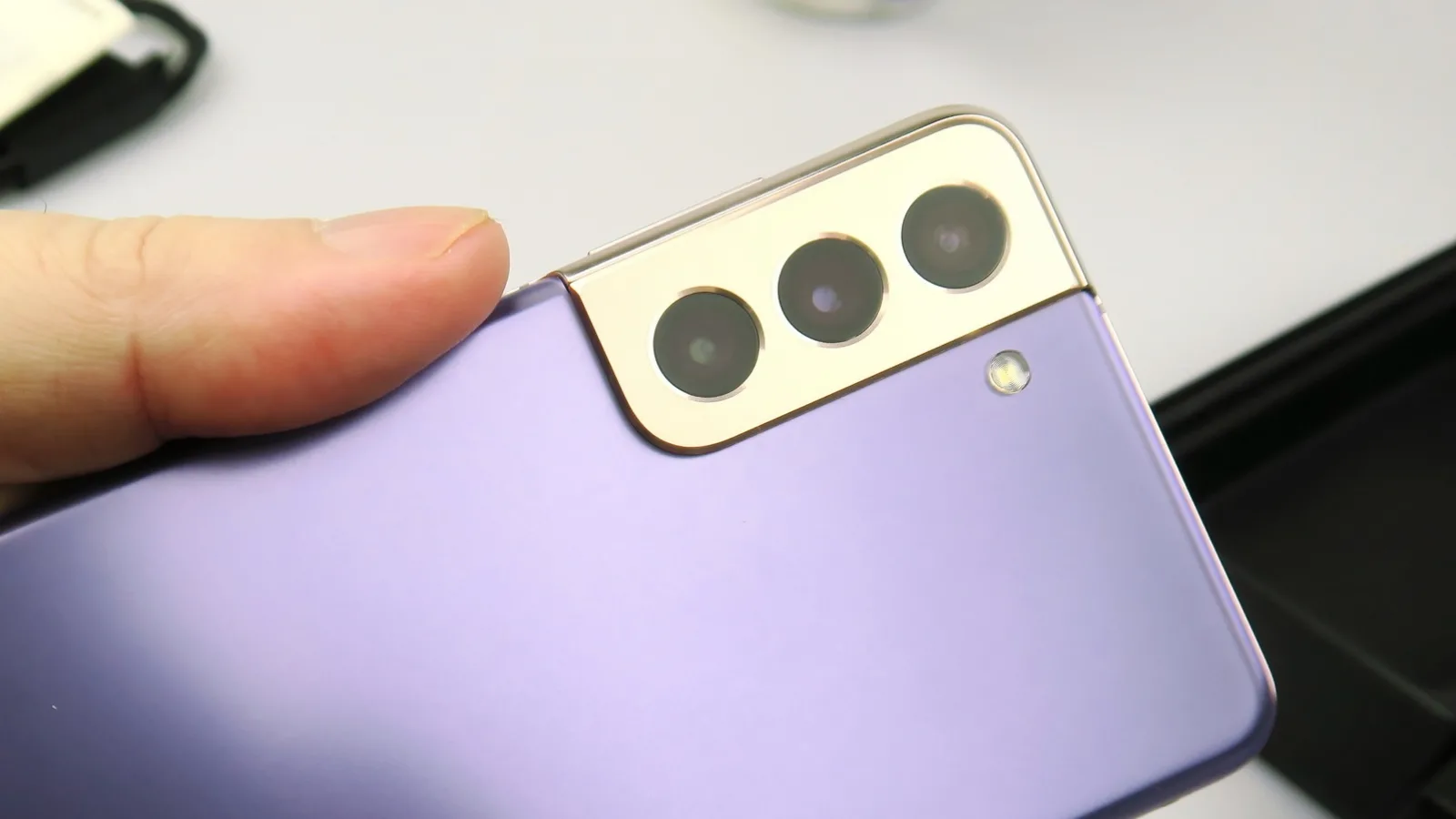 Samsung Galaxy S21 primeşte o actualizare software importantă, care aduce îmbunătăţiri camerei, security patch pe aprilie