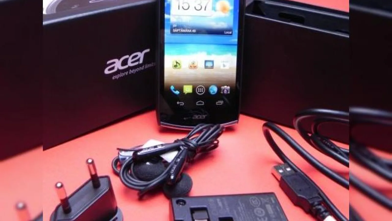 Acer CloudMobile S500 unboxing: o surpriză plăcută scoasă din cutie (Video)