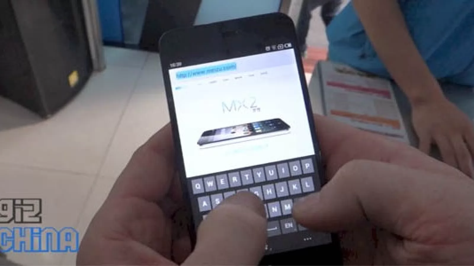 Primul hands on cu Meizu MX2 ne dezvăluie un telefon mult mai arătos decât iPhone 5 (Video)