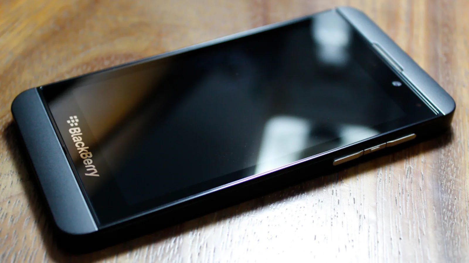 Terminal BlackBerry din Seria L ajunge pe web prematur; Iată o serie de imagini!