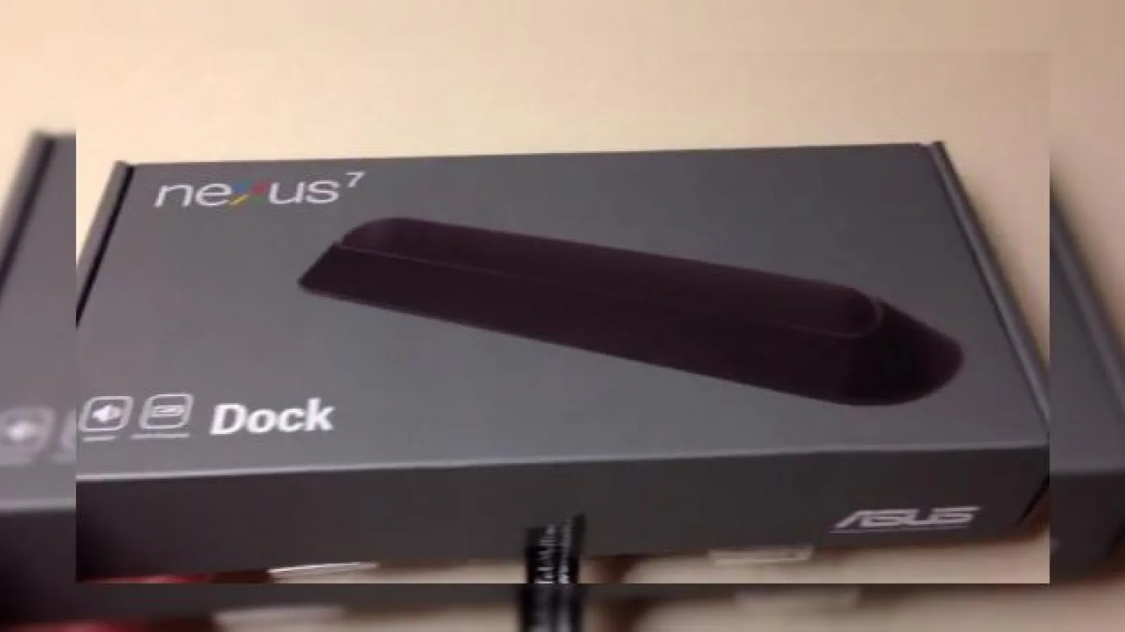 ASUS Nexus 7 primește și un dock oficial, accesoriul e scos din cutie În fața camerei (Video)