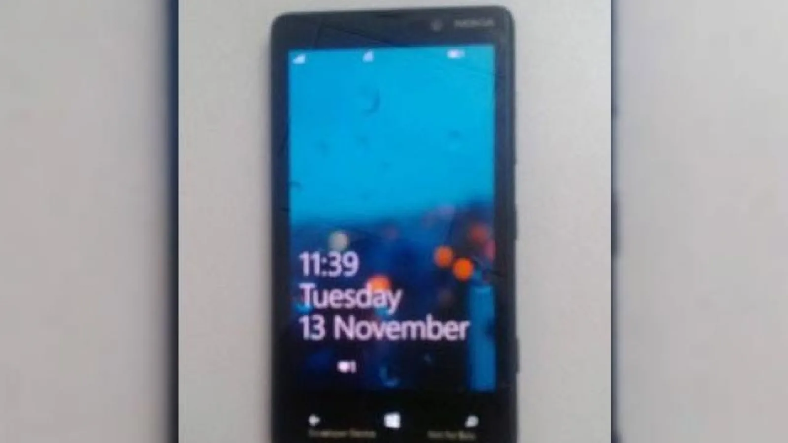 Nokia Lumia 825 - smartphone cu Windows Phone 8 și display PureMotion (zvon)