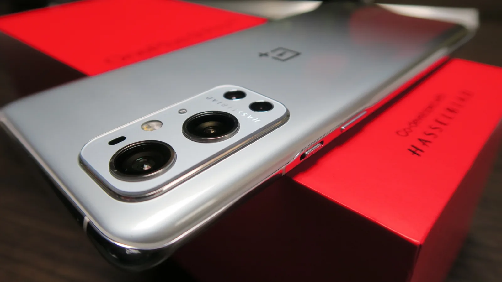 OnePlus 9, OnePlus 9 Pro primesc actualizarea la OxygenOS 11.2.2.2, cu îmbunătăţiri de cameră, bug fix-uri