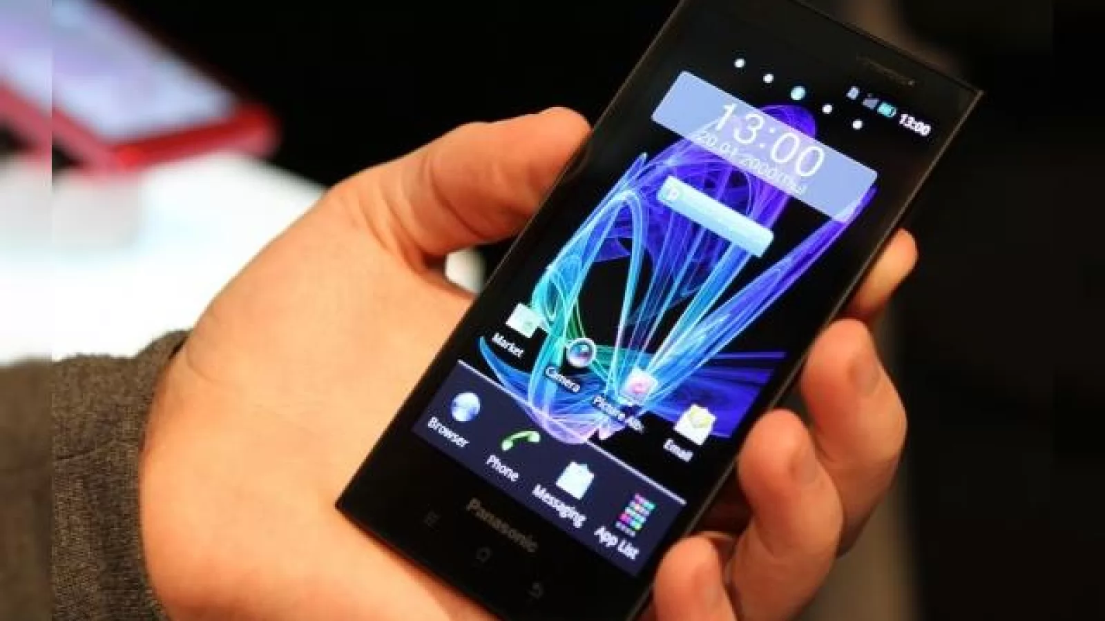 Panasonic P-02E, un nou telefon Android cu ecran Full HD ajunge la FCC